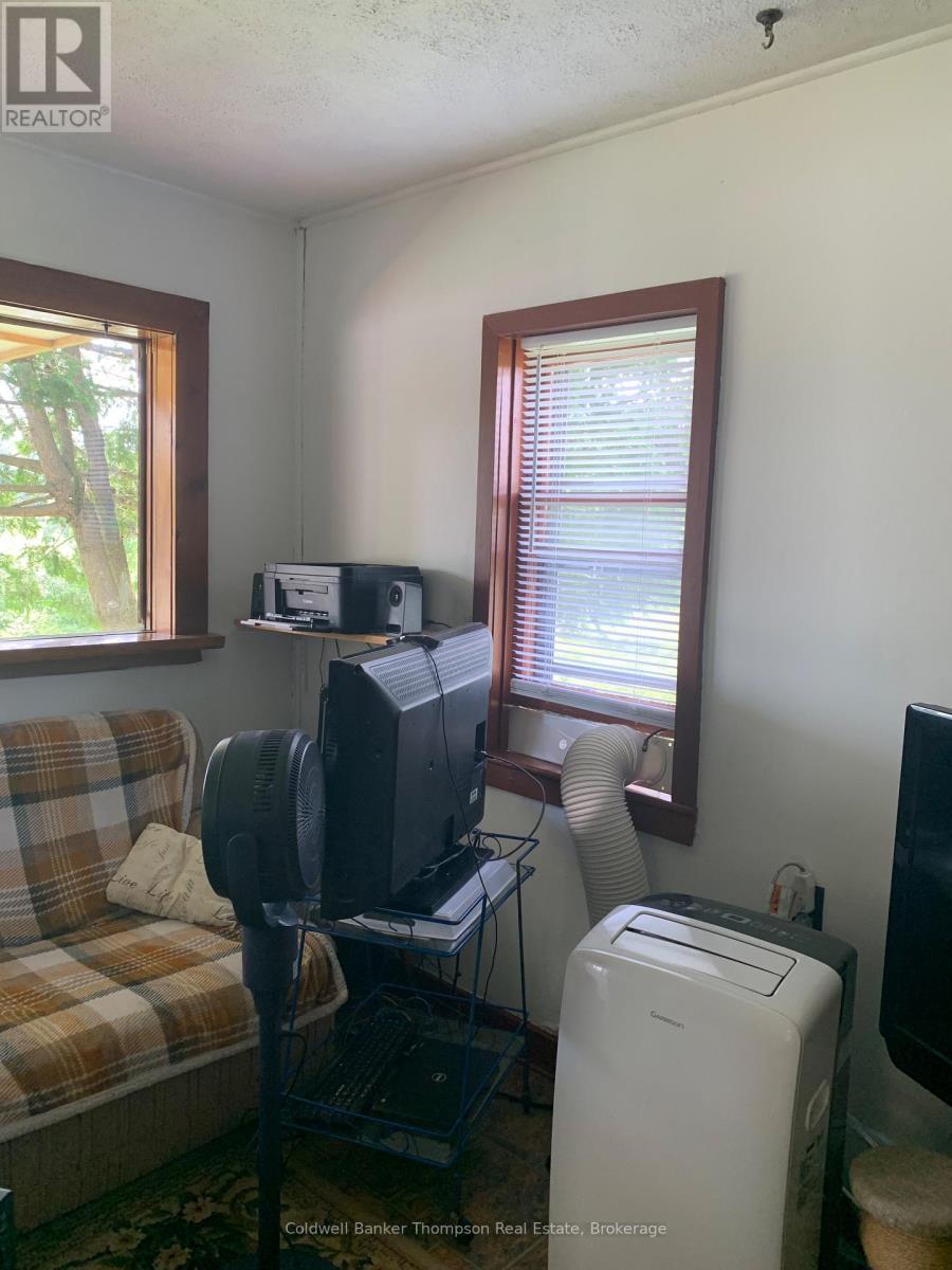 10 George Street, Magnetawan, Ontario  P0A 1P0 - Photo 10 - X12263618