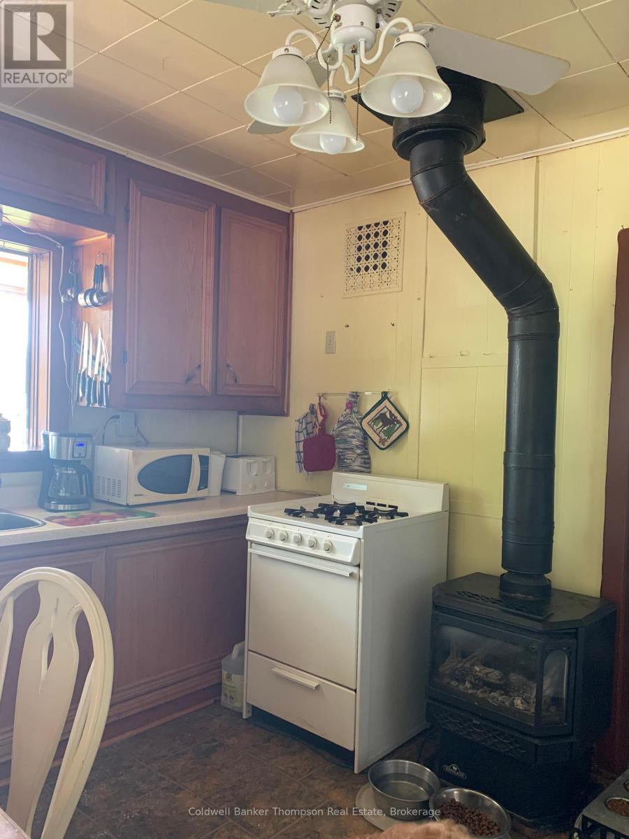 10 George Street, Magnetawan, Ontario  P0A 1P0 - Photo 7 - X12263618