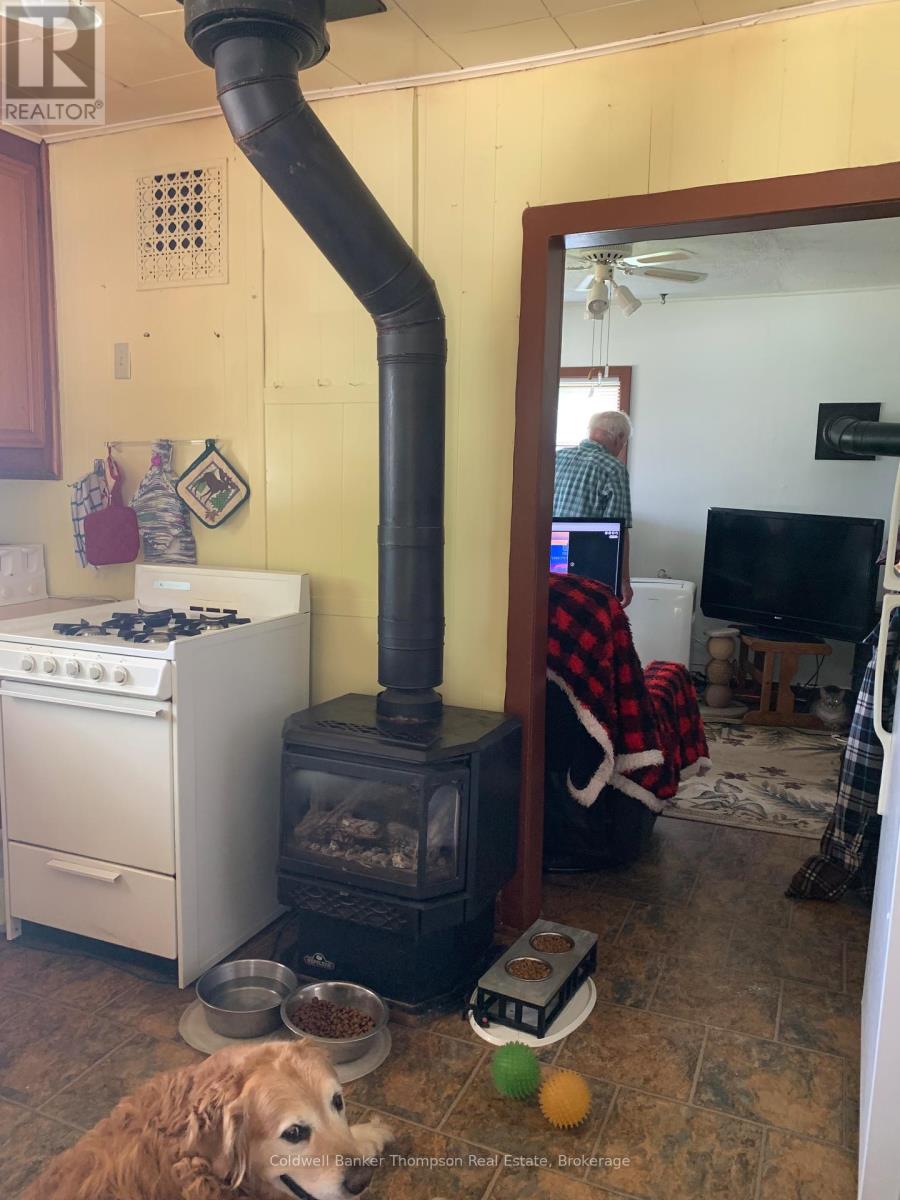 10 George Street, Magnetawan, Ontario  P0A 1P0 - Photo 8 - X12263618