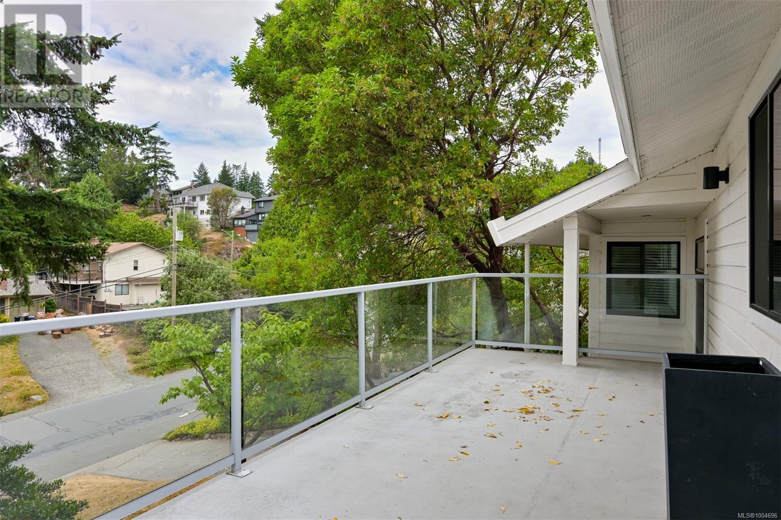 Property at 632 Cairndale Rd image 2