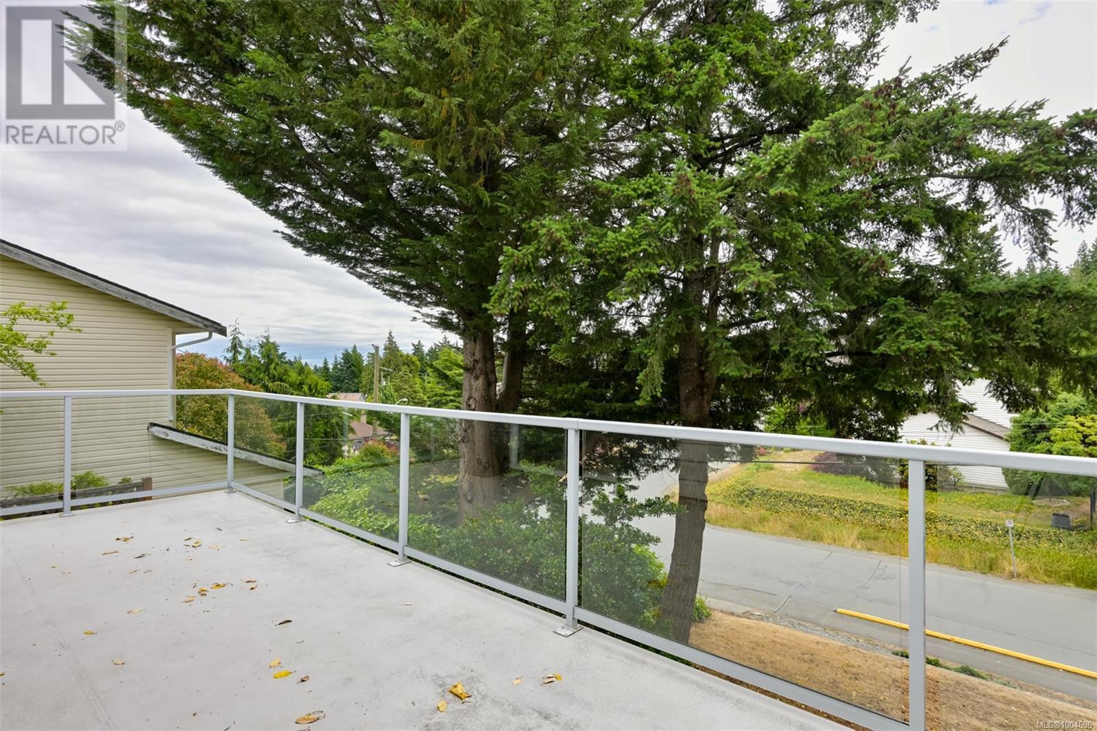 Property at 632 Cairndale Rd image 3