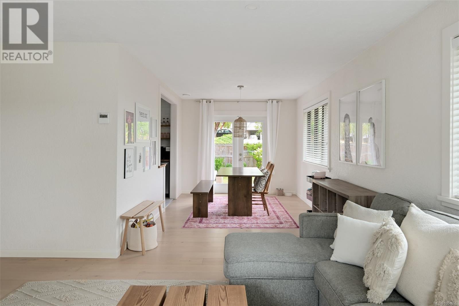 Property at 632 Cairndale Rd image 5