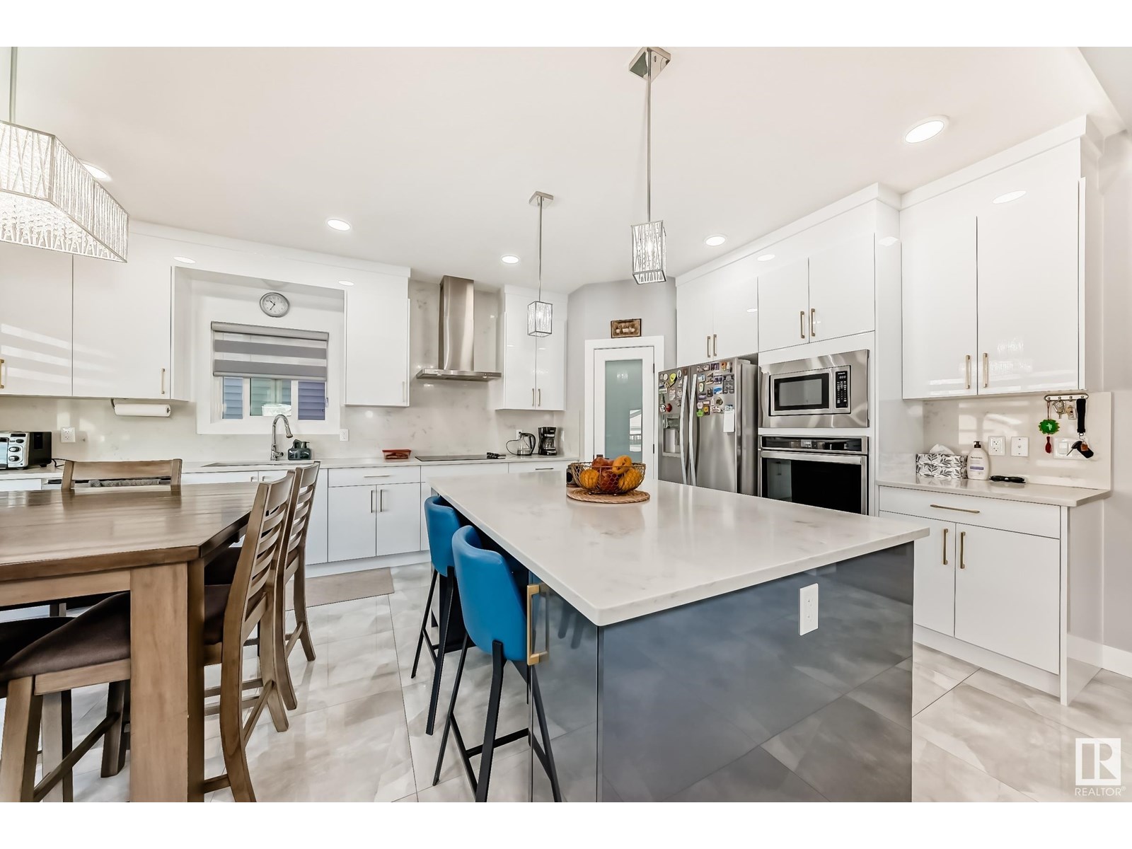 Property at 17920 59 ST NW image 2