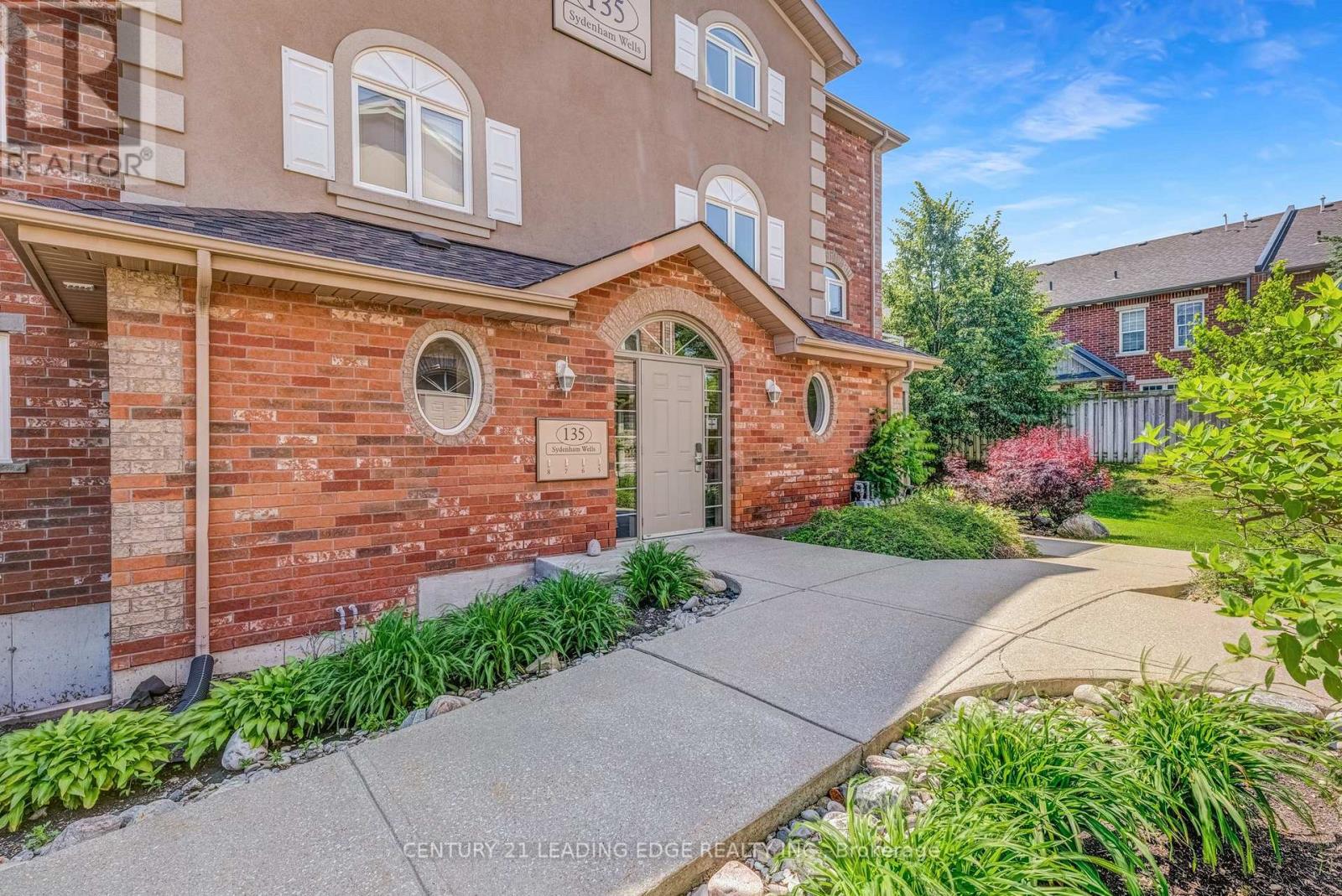 135 Syndenham Wells, Barrie, Ontario  L4M 0H3 - Photo 2 - S12263857