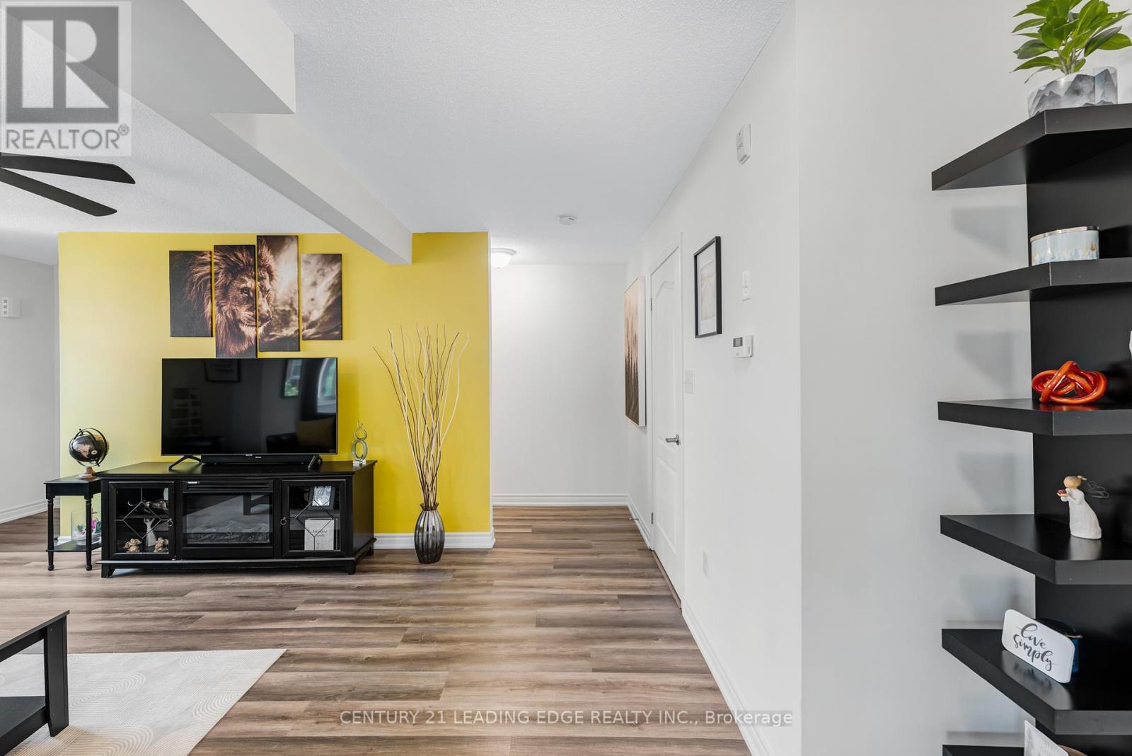 135 Syndenham Wells, Barrie, Ontario  L4M 0H3 - Photo 4 - S12263857