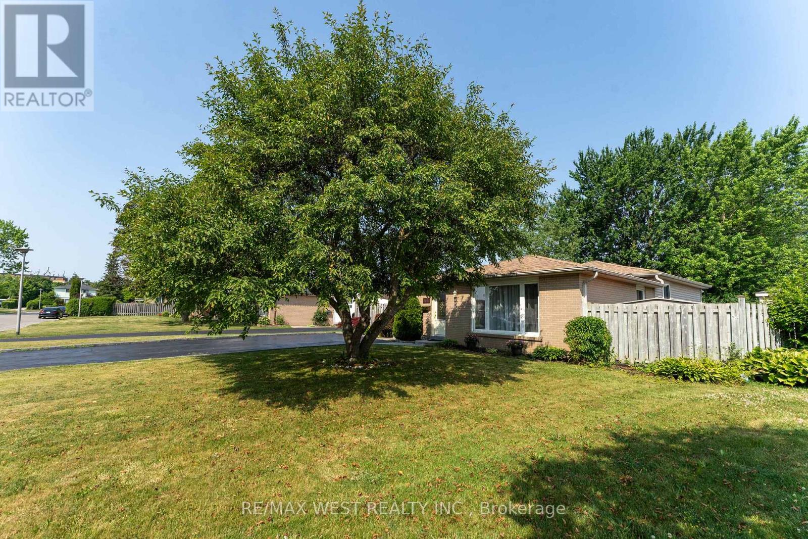 Property at 44 FIDELIA CRESCENT image 3