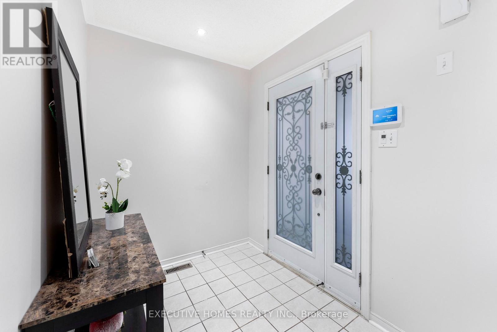 Property at 44 PEBBLESTONE CIRCLE image 3