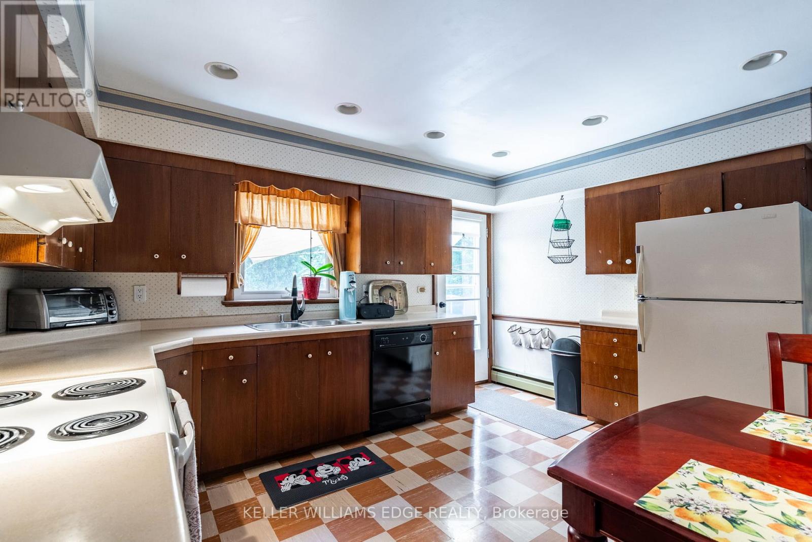 458 Elwood Road, Burlington (Roseland), Ontario  L7N 3C7 - Photo 6 - W12263892