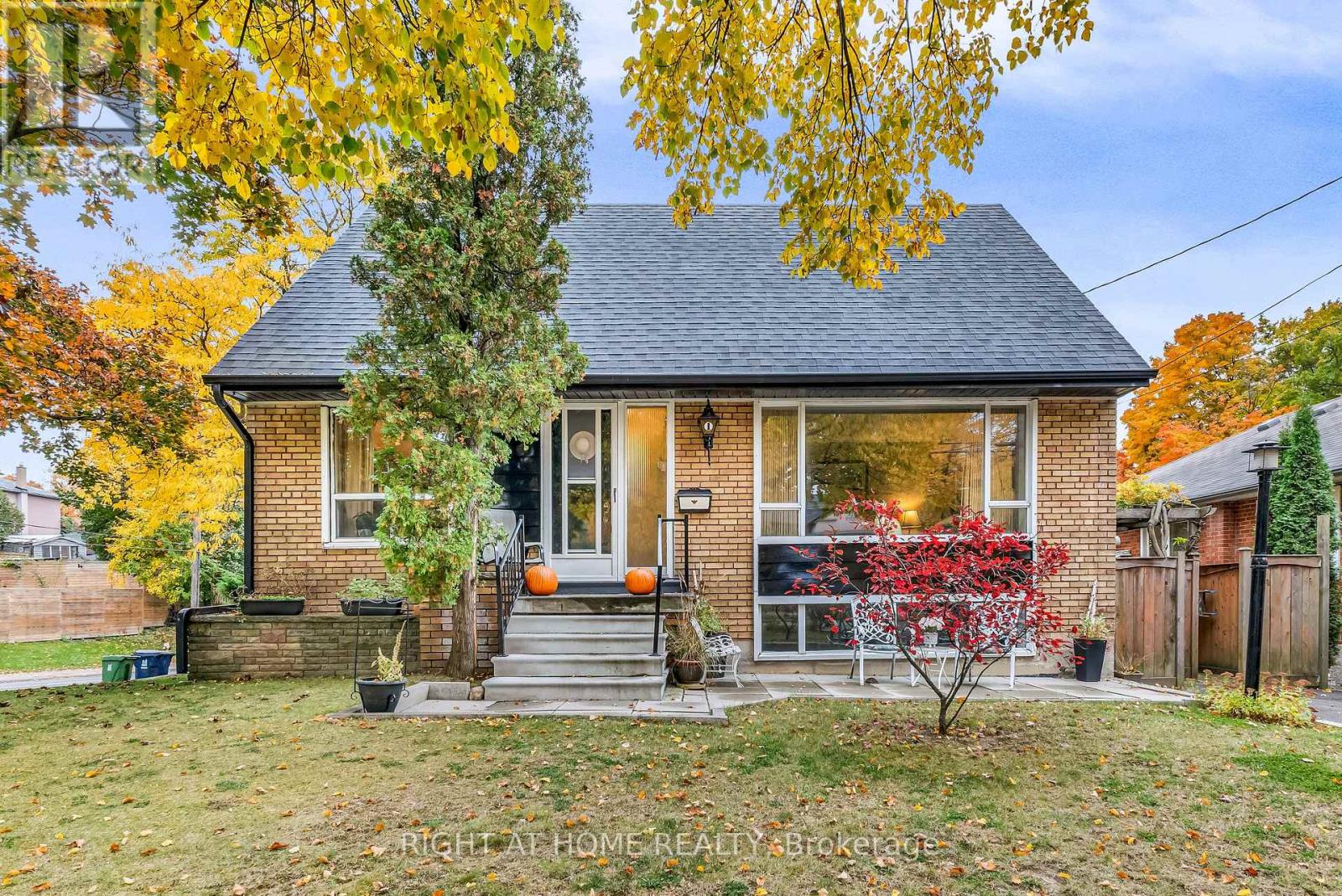 Property at 1 RIDGE POINT CRESCENT image 1