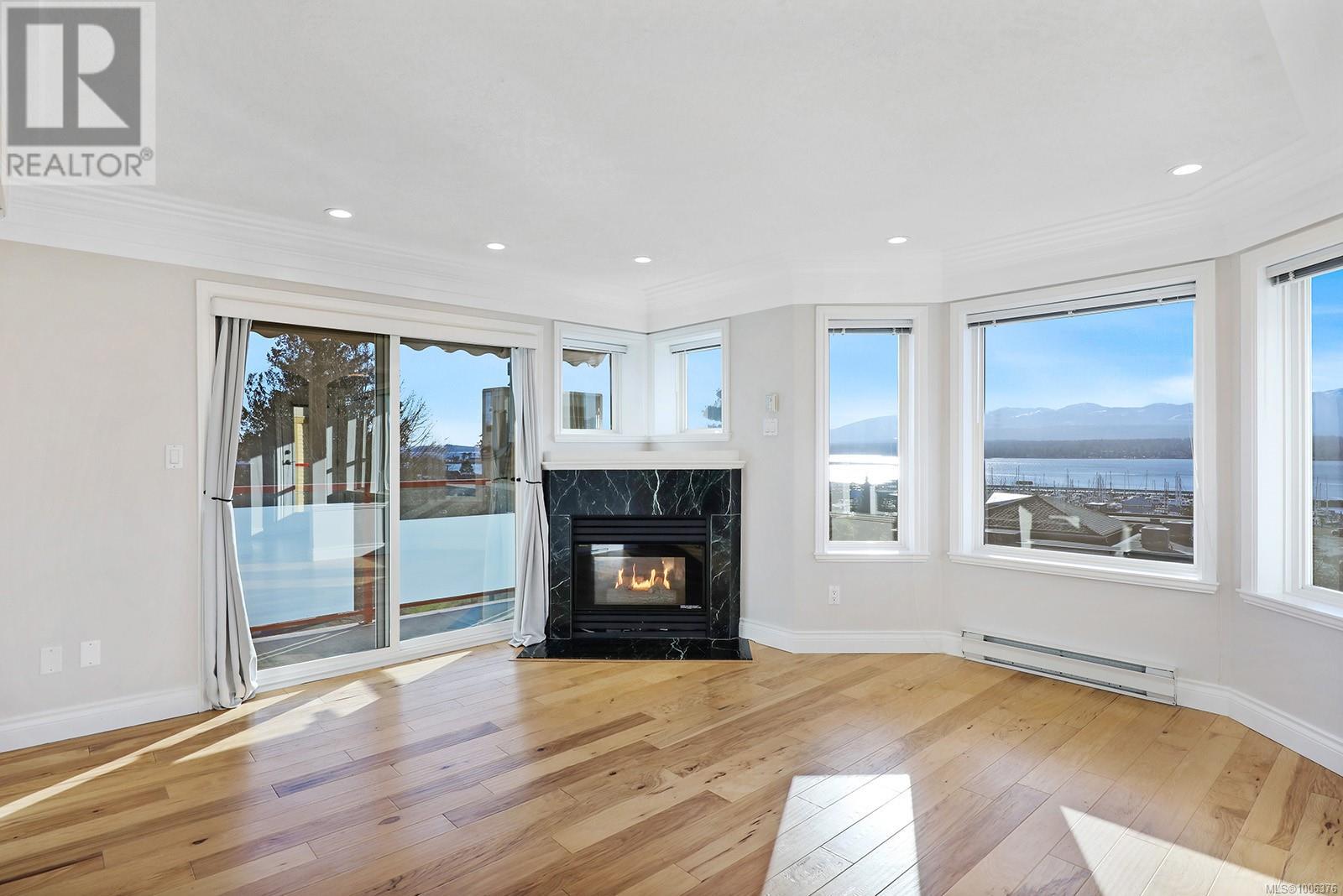 Property at 303 1811 Comox Ave image 3