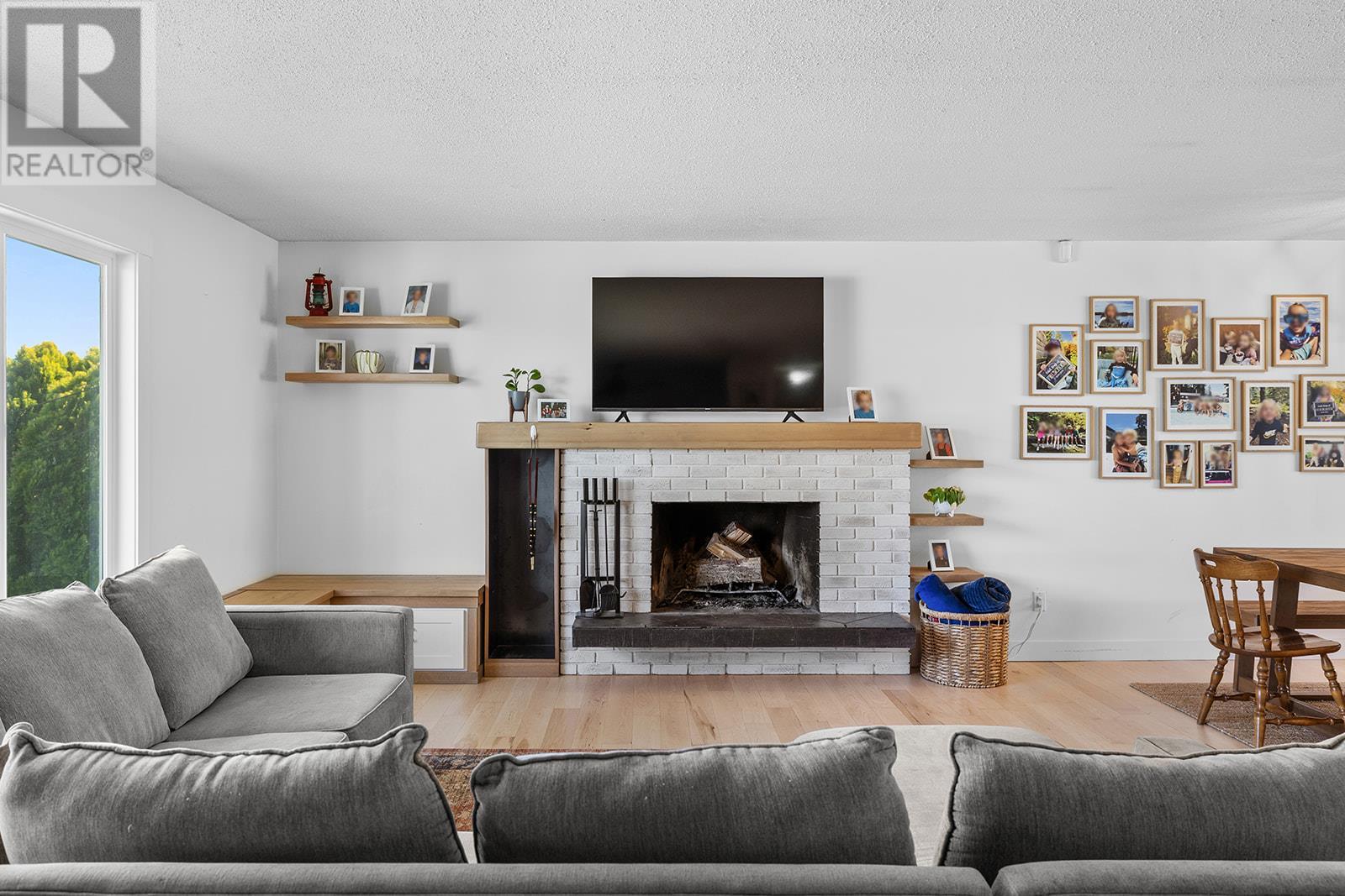 Property at 9759 Winview Road image 4