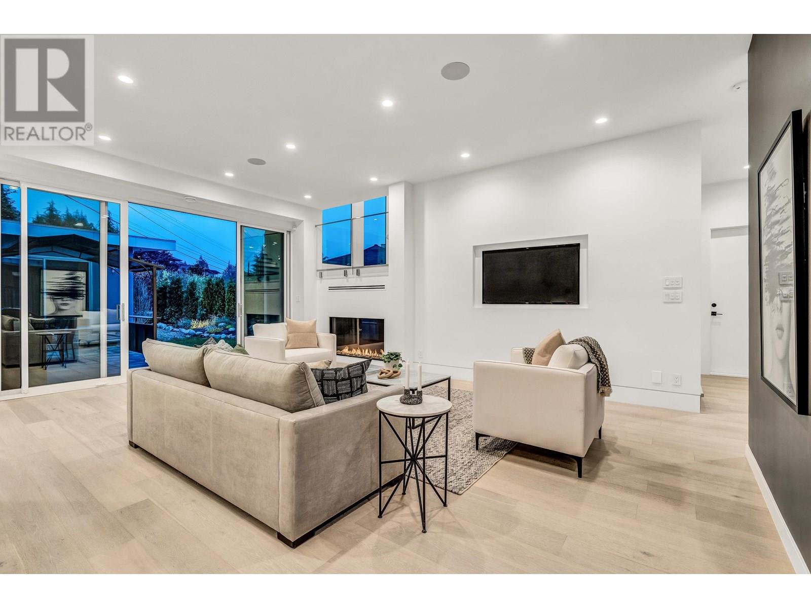 Property at 4500 CANTERBURY CRESCENT image 3