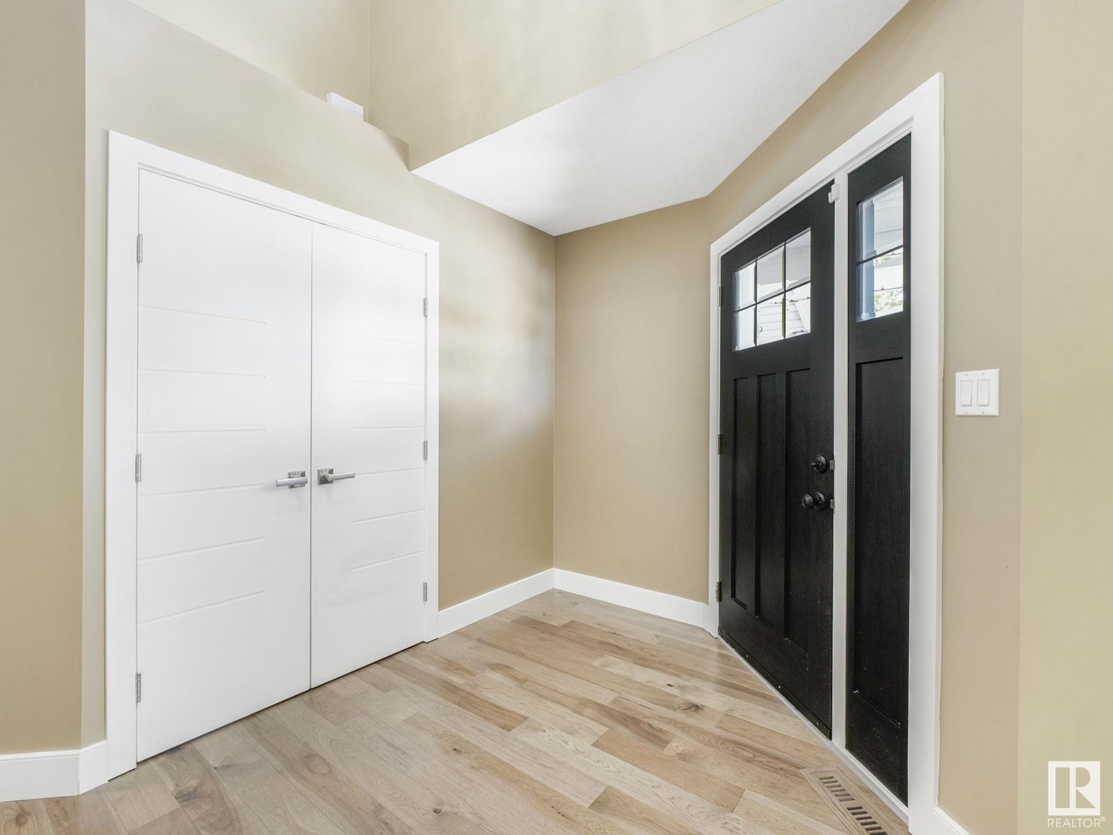 Property at 227 ORMSBY RD E NW image 1