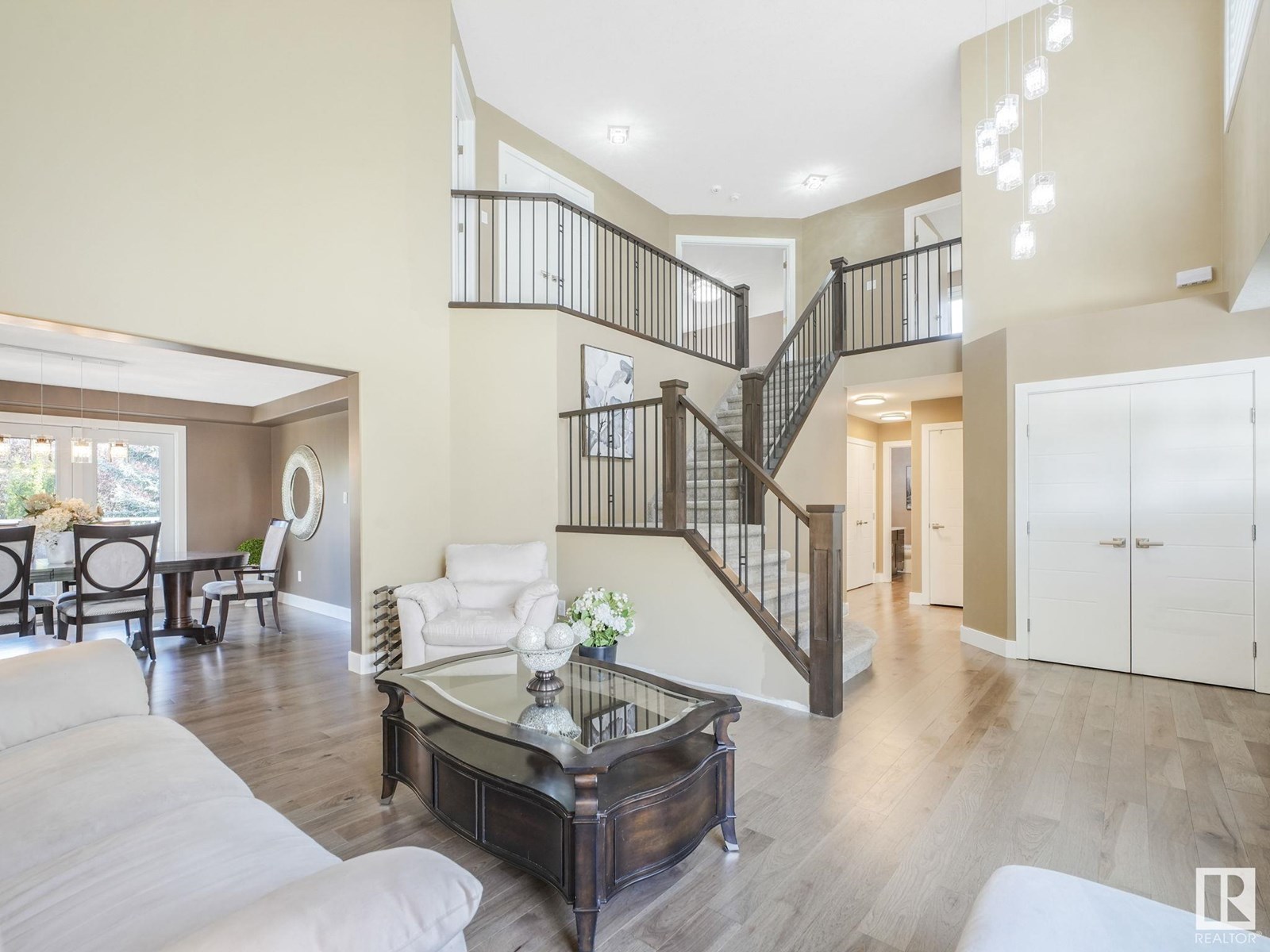 Property at 227 ORMSBY RD E NW image 2