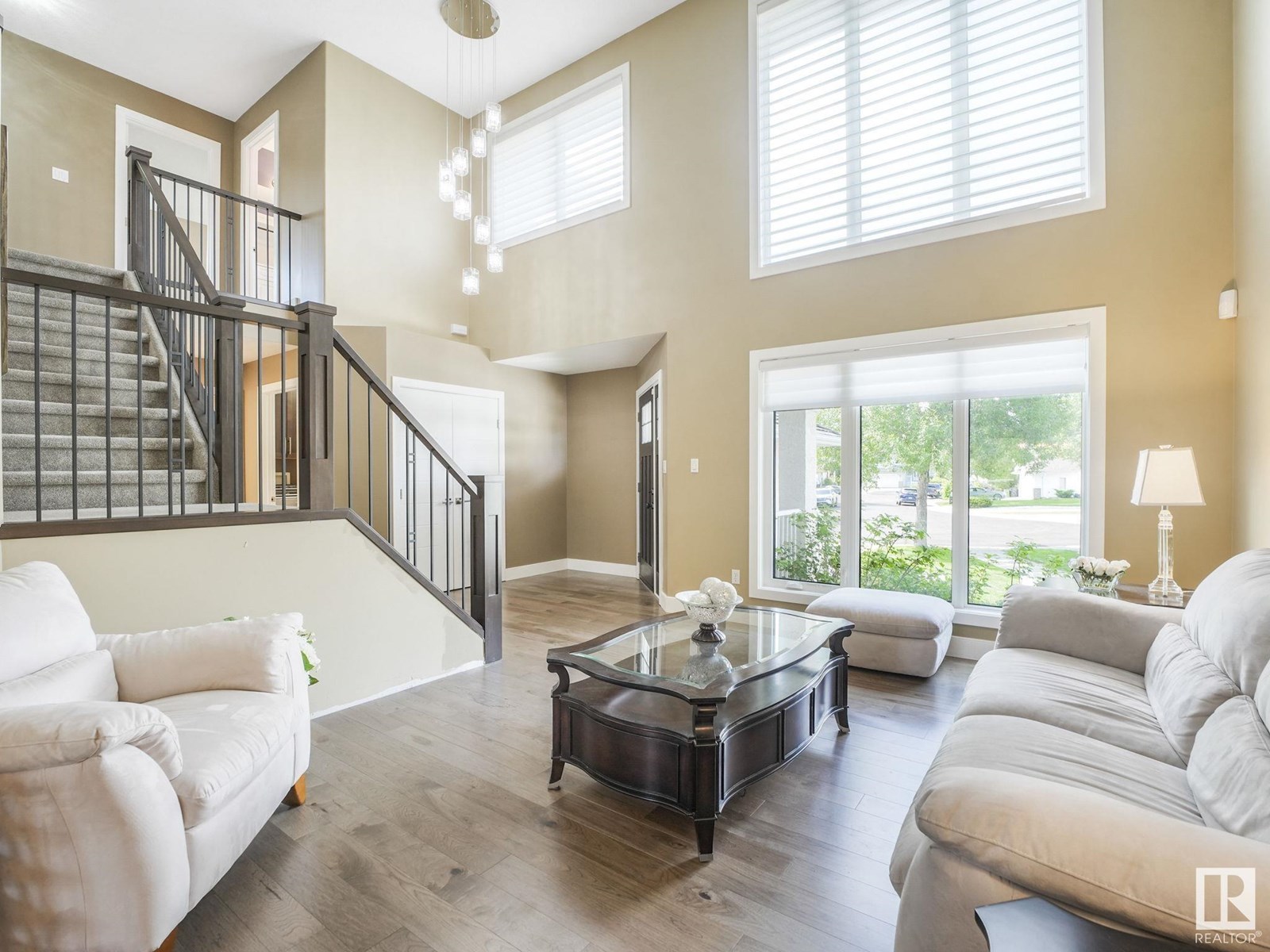 Property at 227 ORMSBY RD E NW image 3