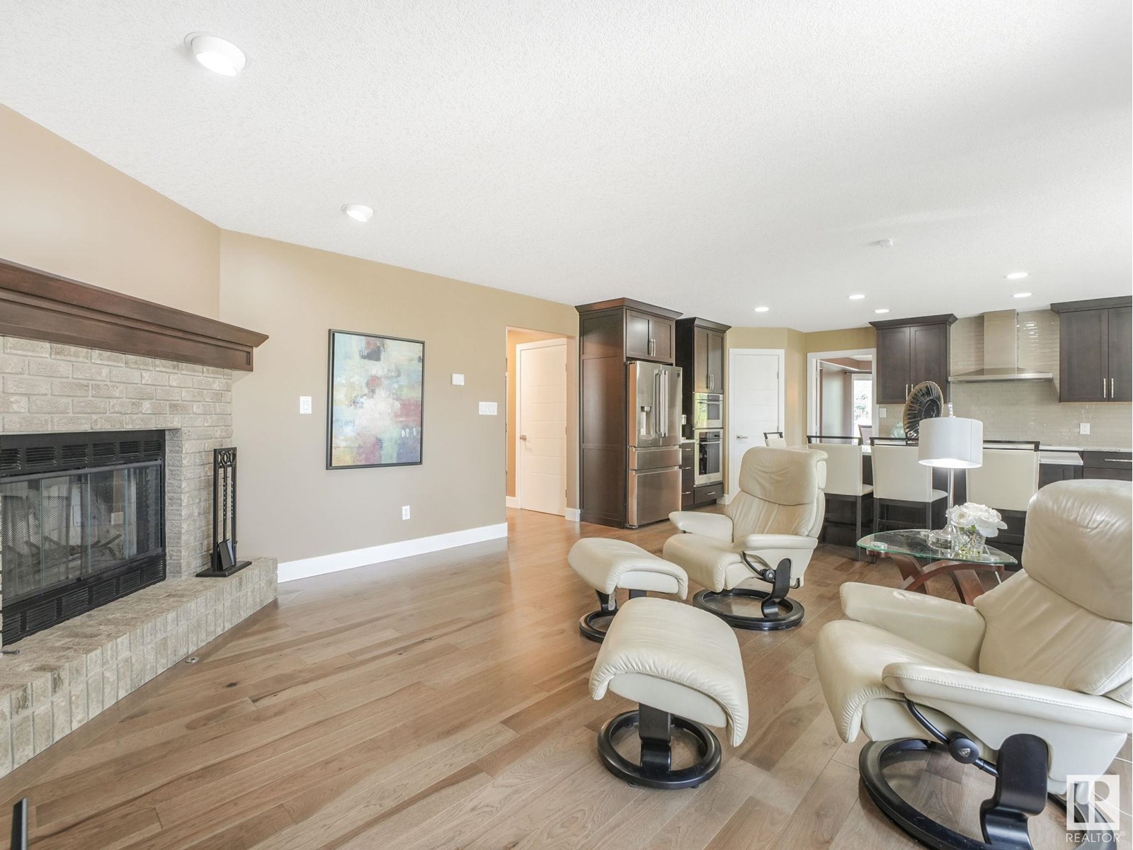 Property at 227 ORMSBY RD E NW image 5