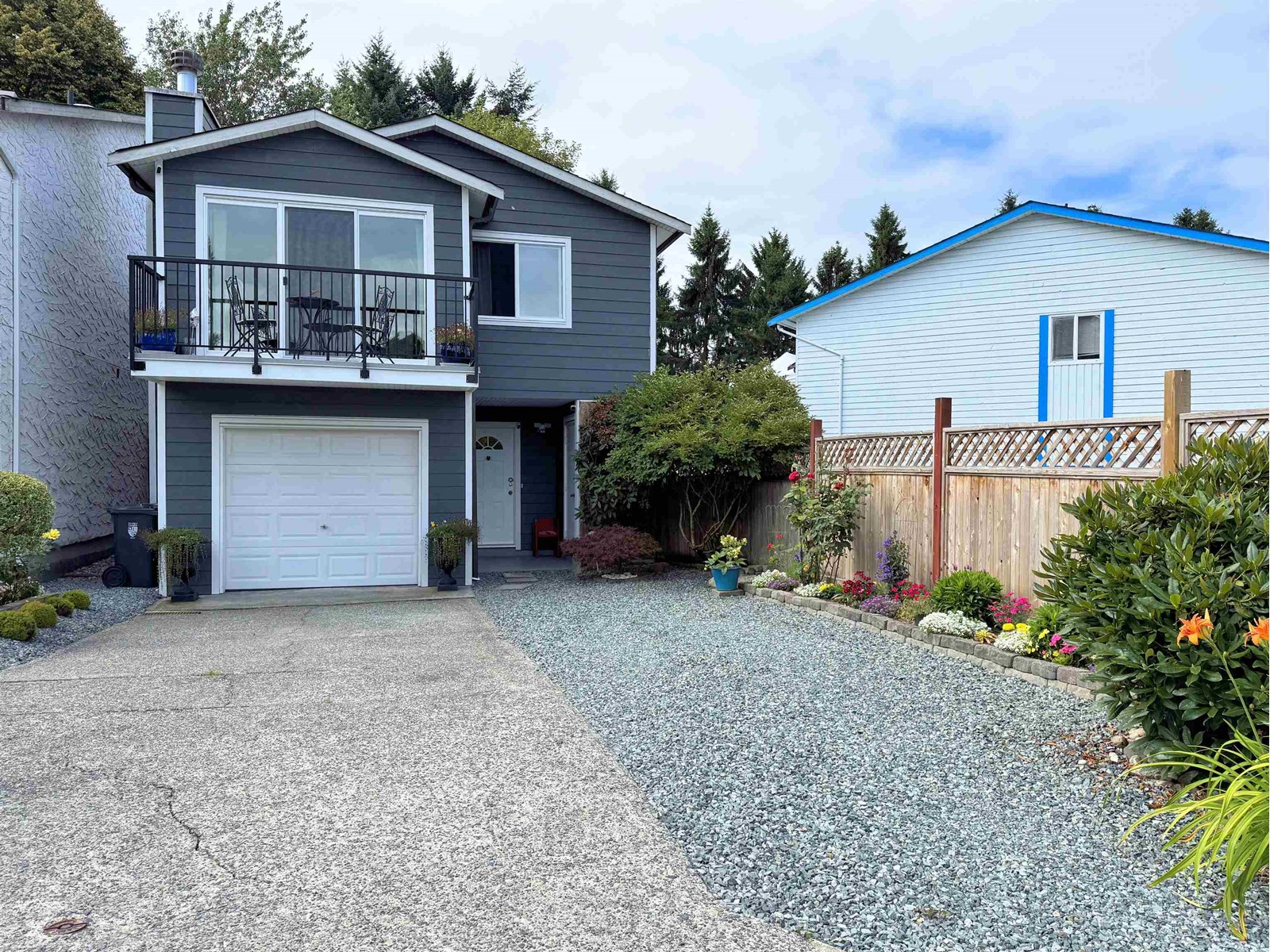Property at 202 DAVIS CRESCENT image 3