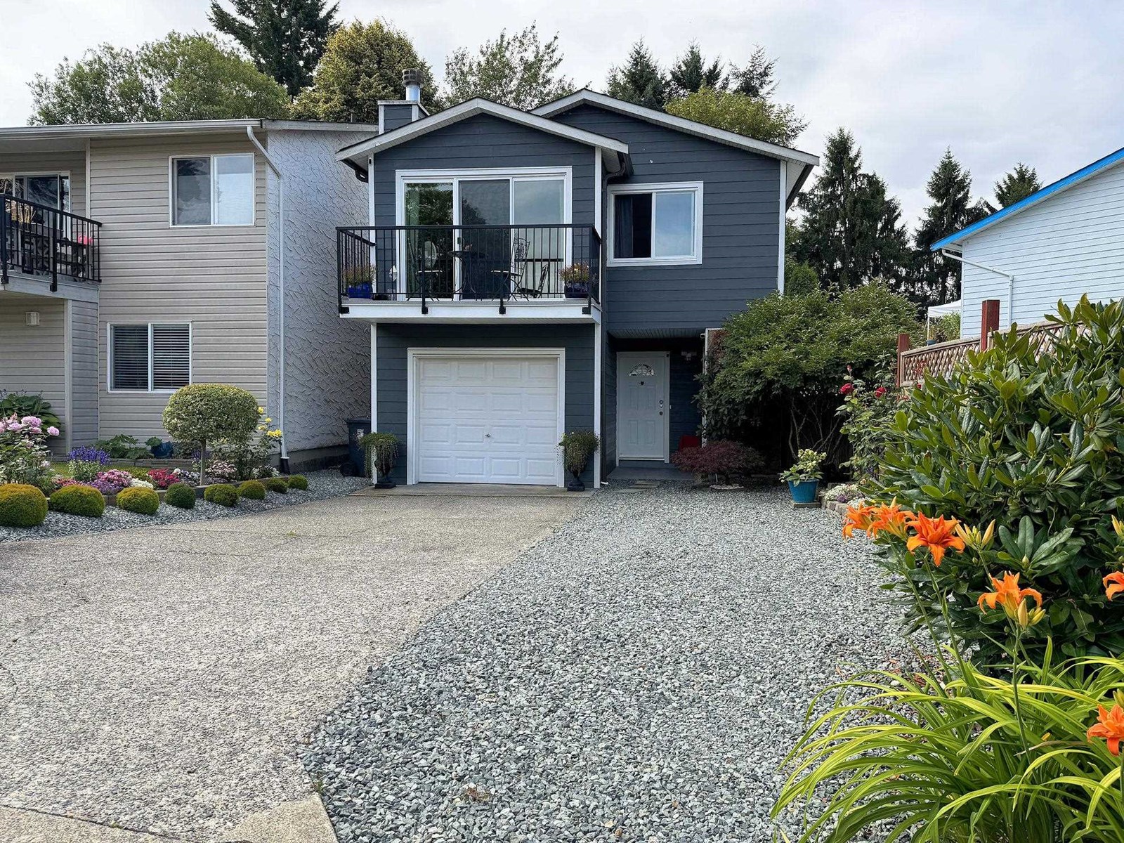 Property at 202 DAVIS CRESCENT image 1