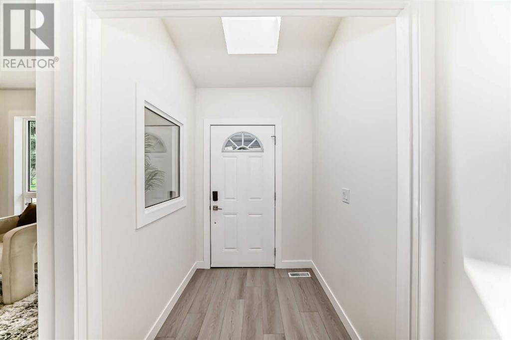 Property at 1531 Sunvista Way SE image 2