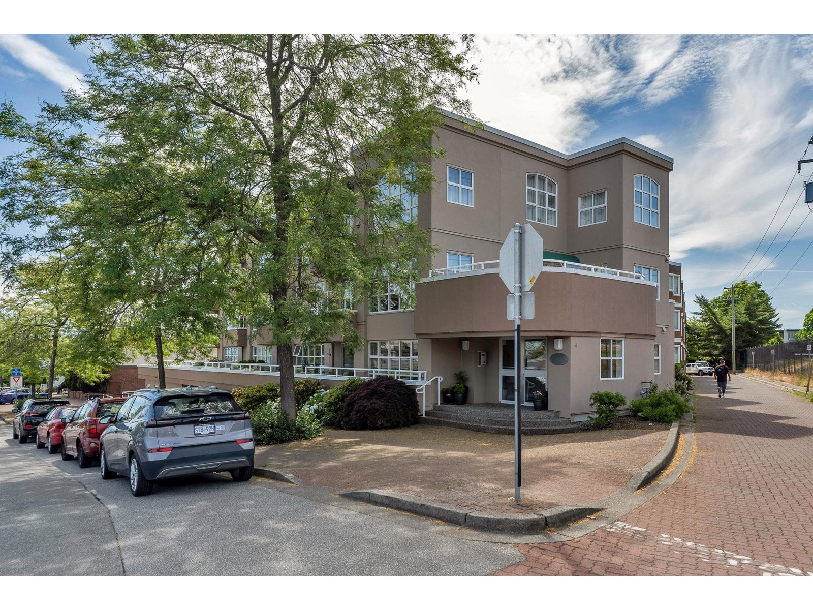 202 15284 BUENA VISTA AVENUE, White Rock, British Columbia