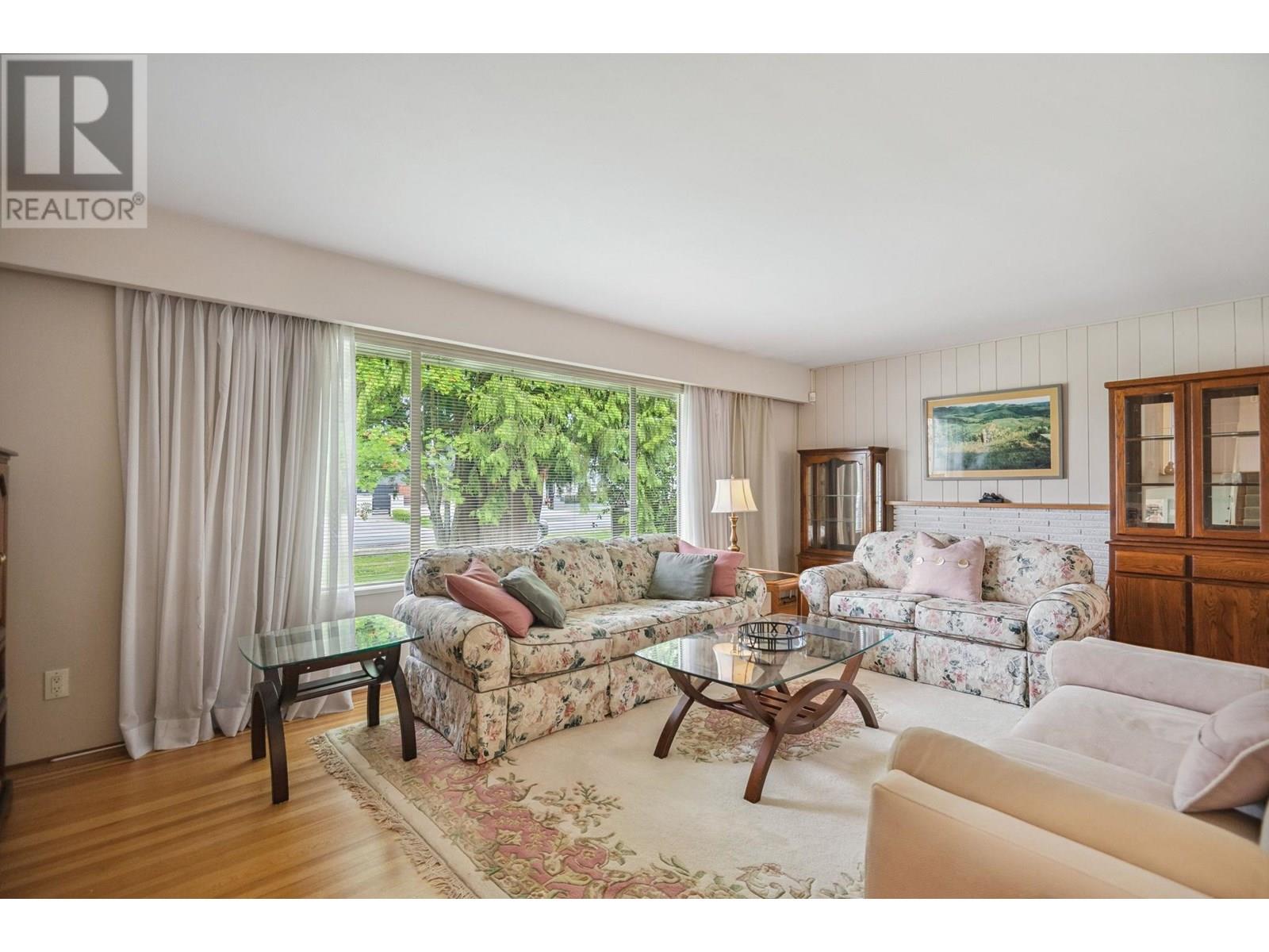Property at 10699 DENNIS CRESCENT image 3