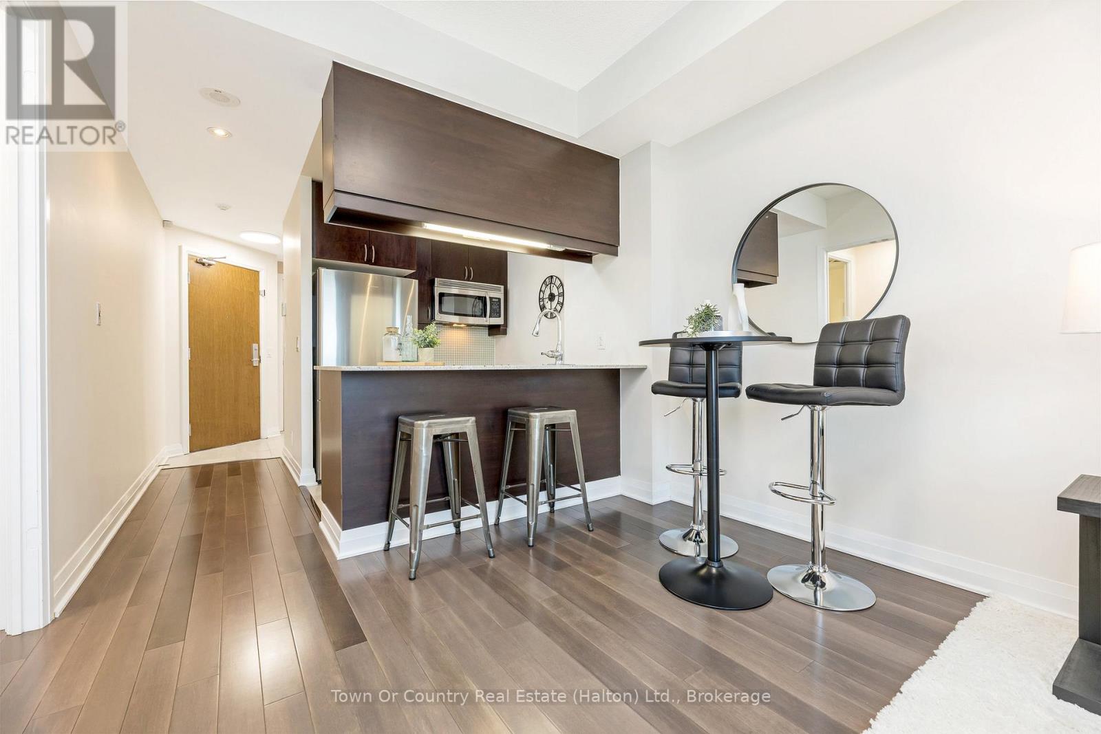Property at 402 - 1055 SOUTHDOWN ROAD image 5