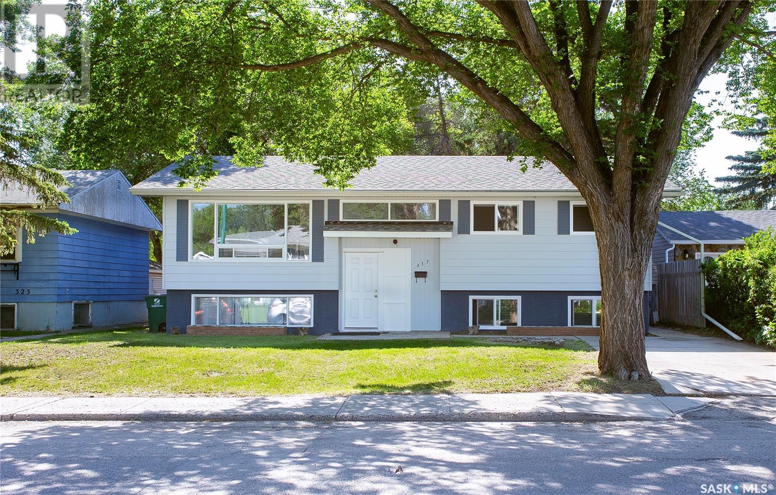 Property at 317 Winnipeg AVENUE S image 1