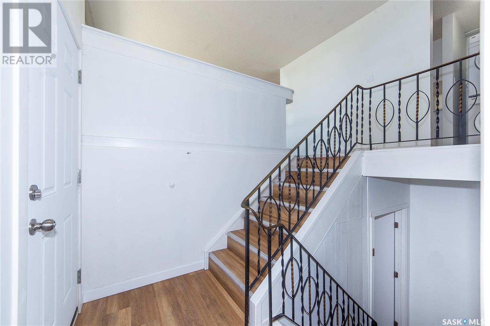 Property at 317 Winnipeg AVENUE S image 3