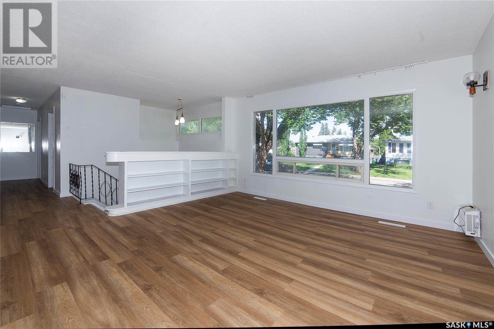 Property at 317 Winnipeg AVENUE S image 5