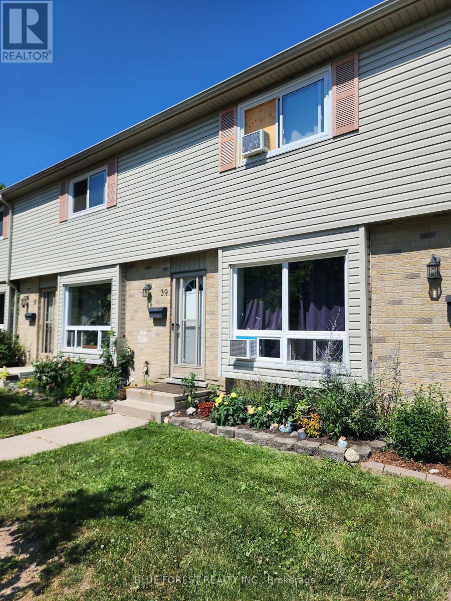 39 - 475 Sandringham Crescent, London South, Ontario  N6C 5B9 - Photo 1 - X12263499