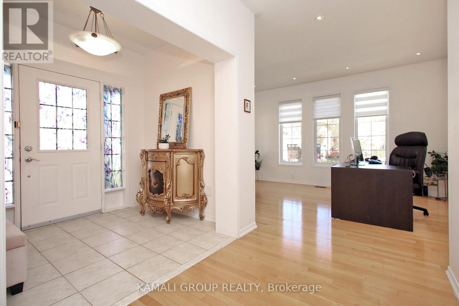 Property at 6 GLENIS GATE image 5