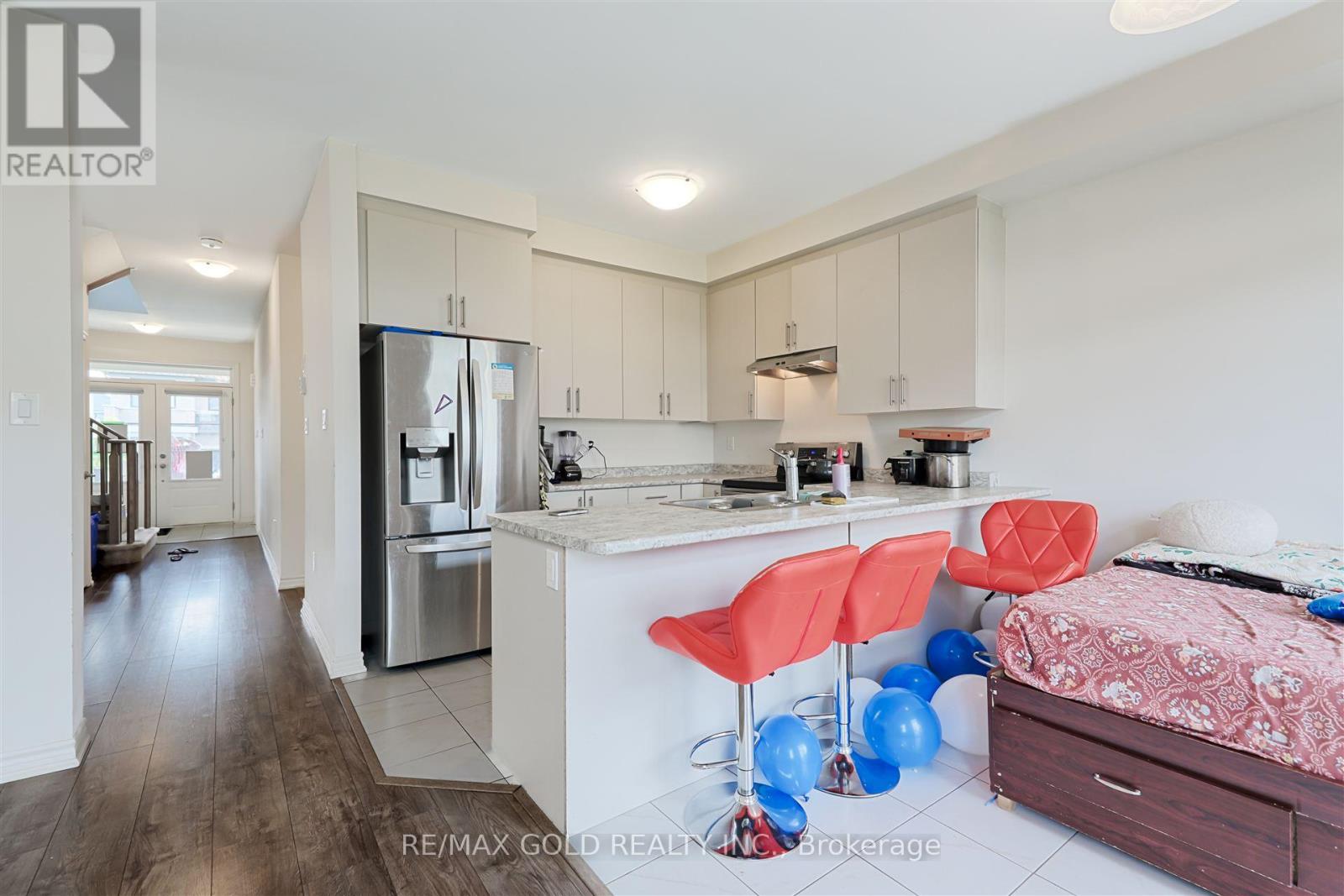 76 Prest Way, Centre Wellington (Fergus), Ontario  N1M 0K1 - Photo 6 - X12182915