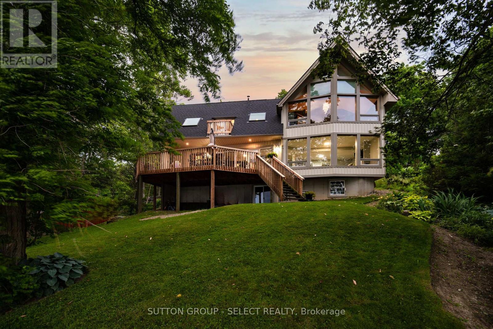 5284 Cliff Road, Lambton Shores (Forest), Ontario  N0N 1J7 - Photo 1 - X12264080
