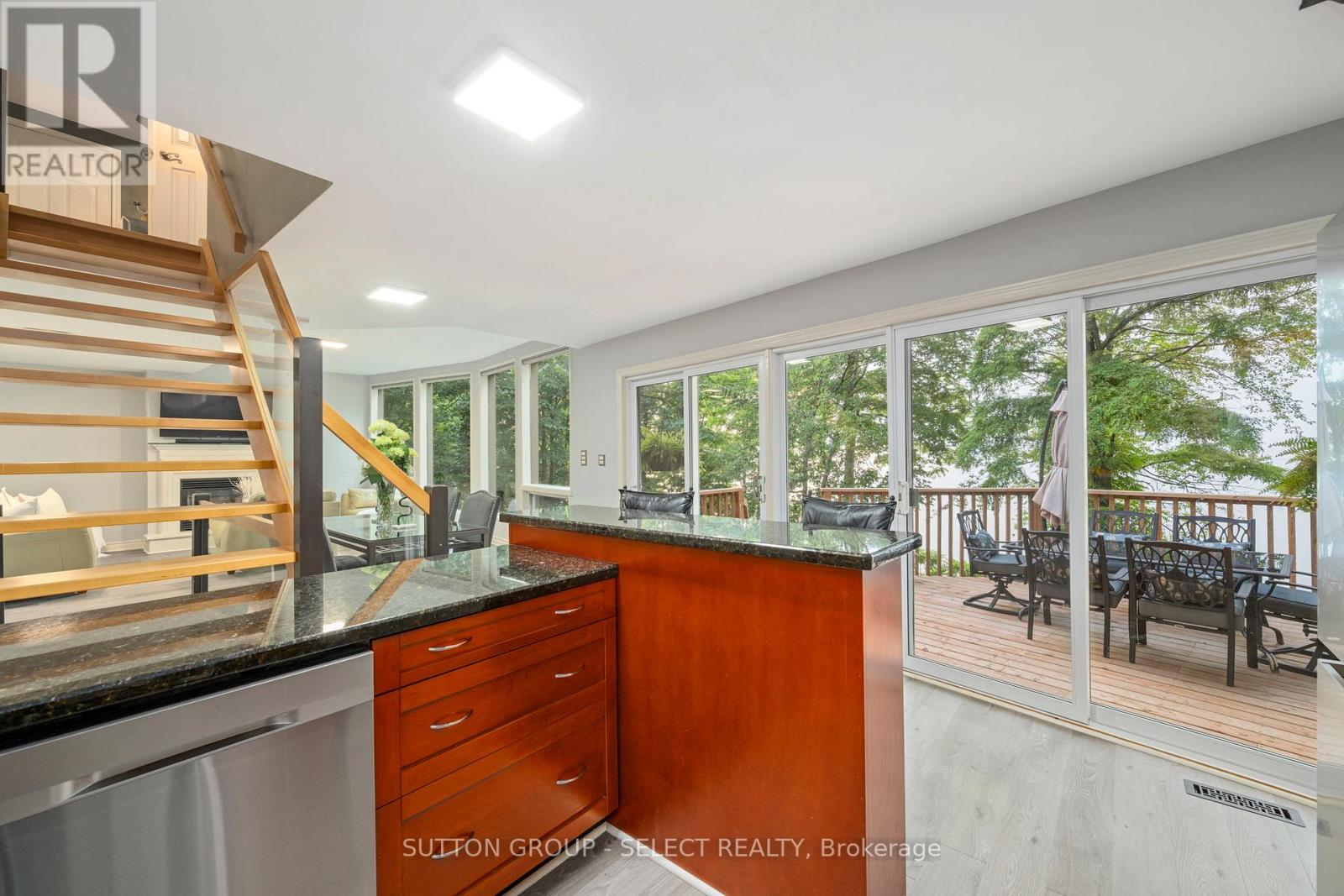 5284 Cliff Road, Lambton Shores (Forest), Ontario  N0N 1J7 - Photo 12 - X12264080