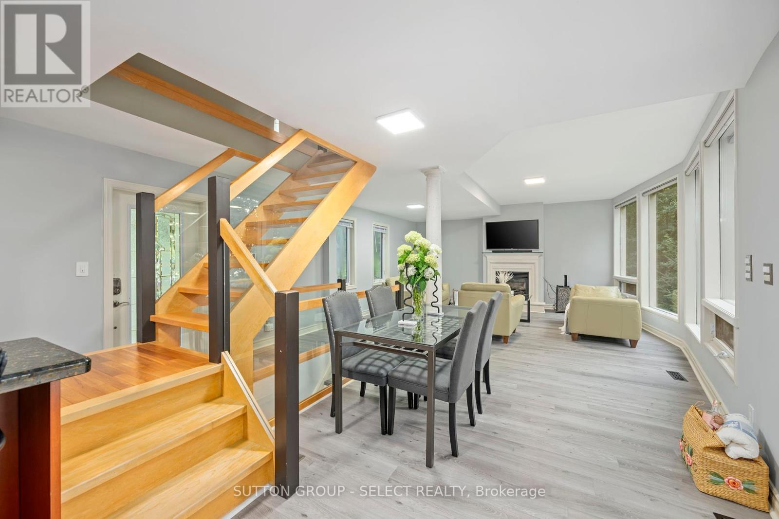 5284 Cliff Road, Lambton Shores (Forest), Ontario  N0N 1J7 - Photo 14 - X12264080