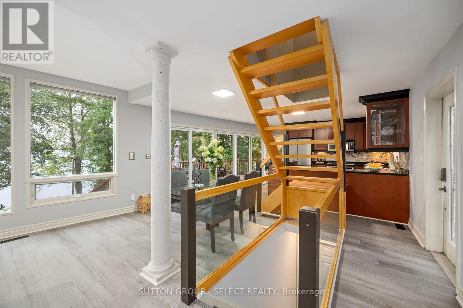 5284 Cliff Road, Lambton Shores (Forest), Ontario  N0N 1J7 - Photo 15 - X12264080