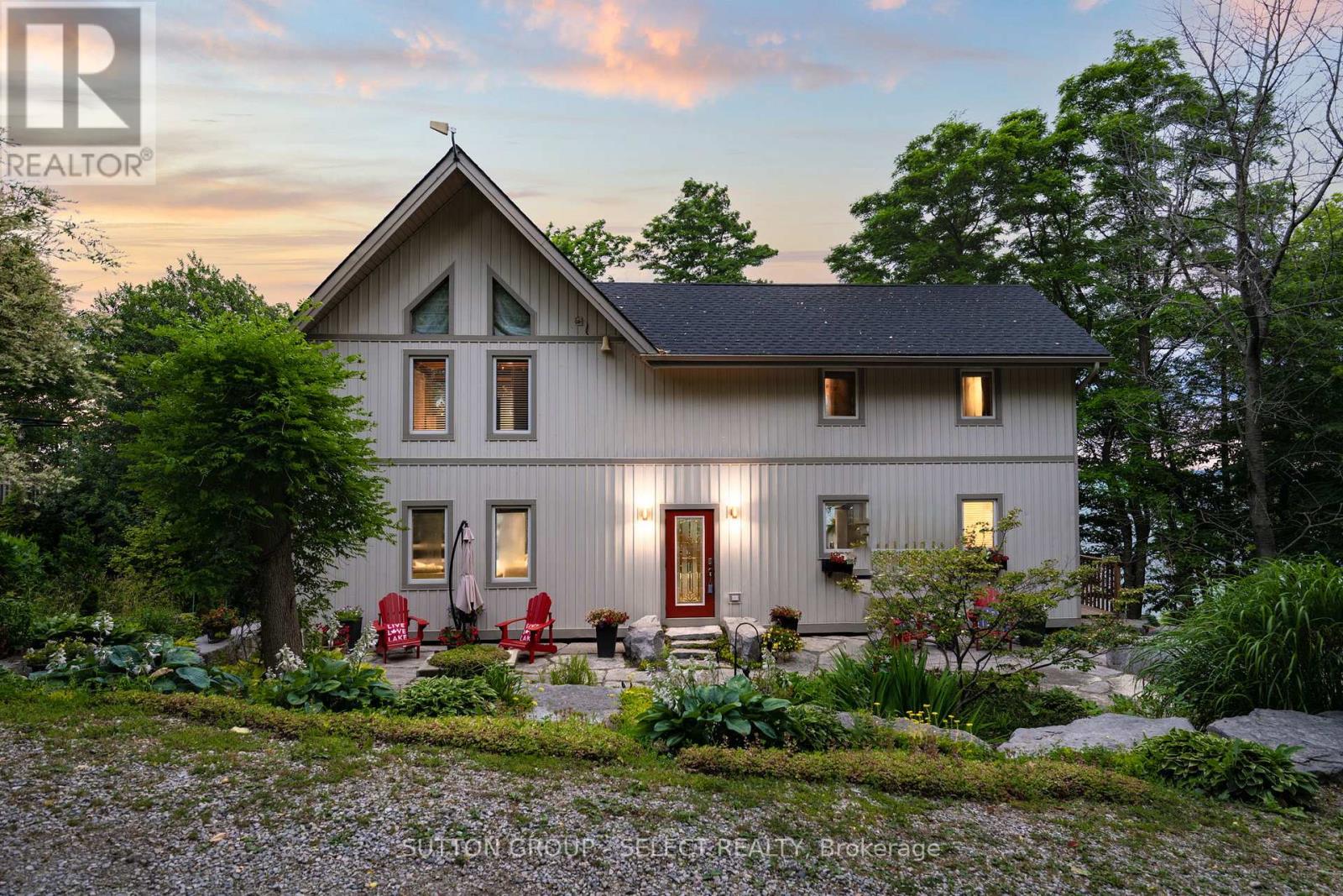 5284 Cliff Road, Lambton Shores (Forest), Ontario  N0N 1J7 - Photo 2 - X12264080