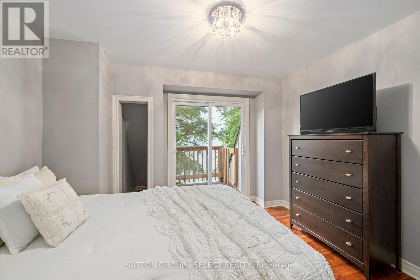 5284 Cliff Road, Lambton Shores (Forest), Ontario  N0N 1J7 - Photo 23 - X12264080