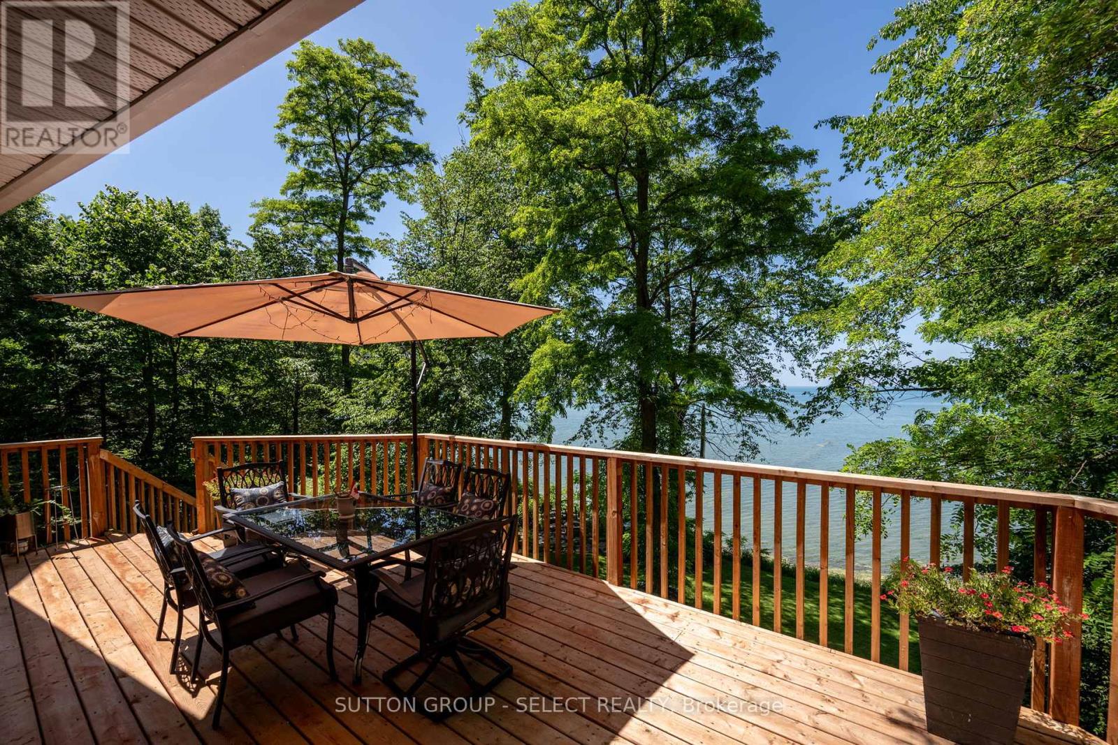 5284 Cliff Road, Lambton Shores (Forest), Ontario  N0N 1J7 - Photo 26 - X12264080