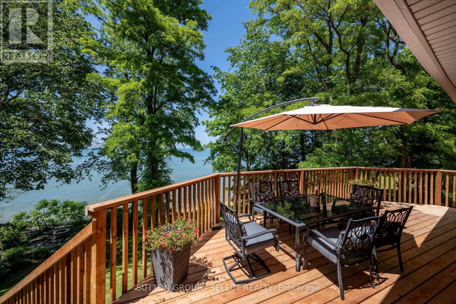 5284 Cliff Road, Lambton Shores (Forest), Ontario  N0N 1J7 - Photo 27 - X12264080