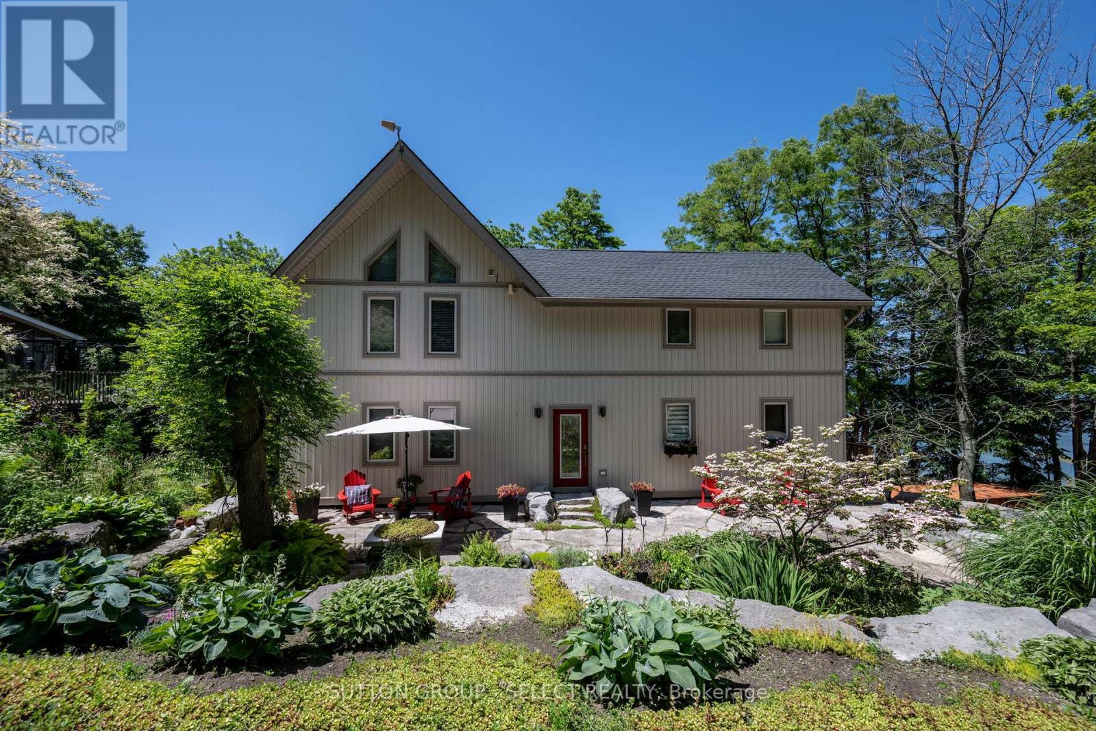 5284 Cliff Road, Lambton Shores (Forest), Ontario  N0N 1J7 - Photo 3 - X12264080