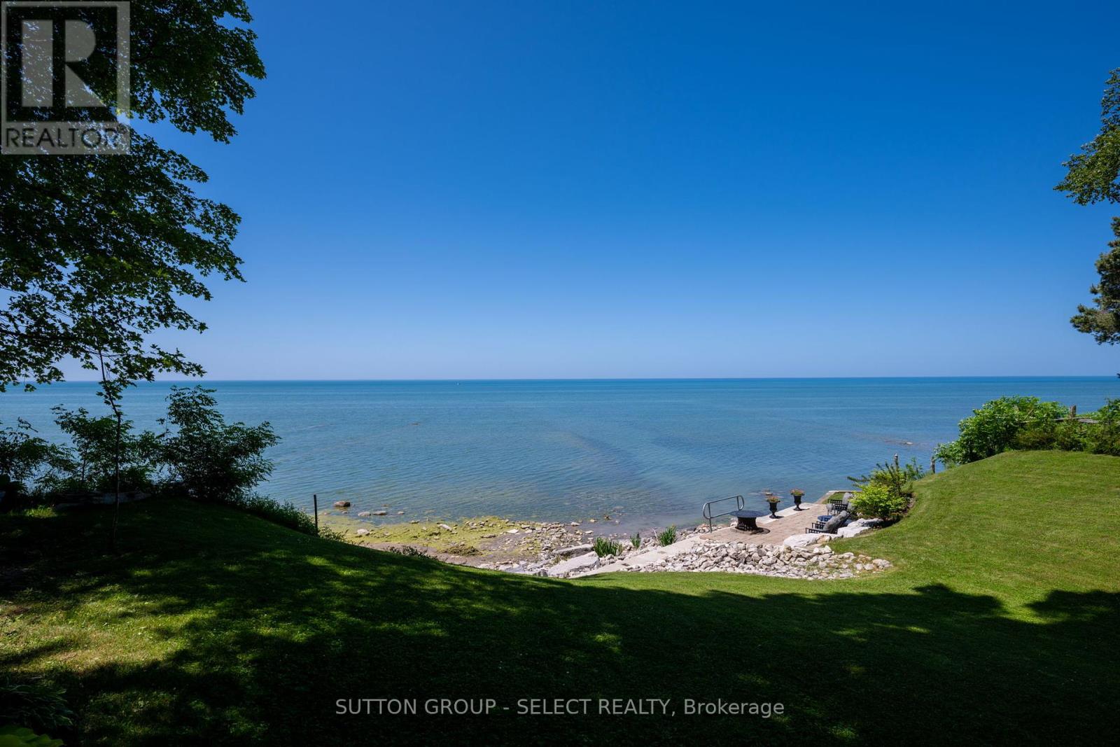 5284 Cliff Road, Lambton Shores (Forest), Ontario  N0N 1J7 - Photo 32 - X12264080