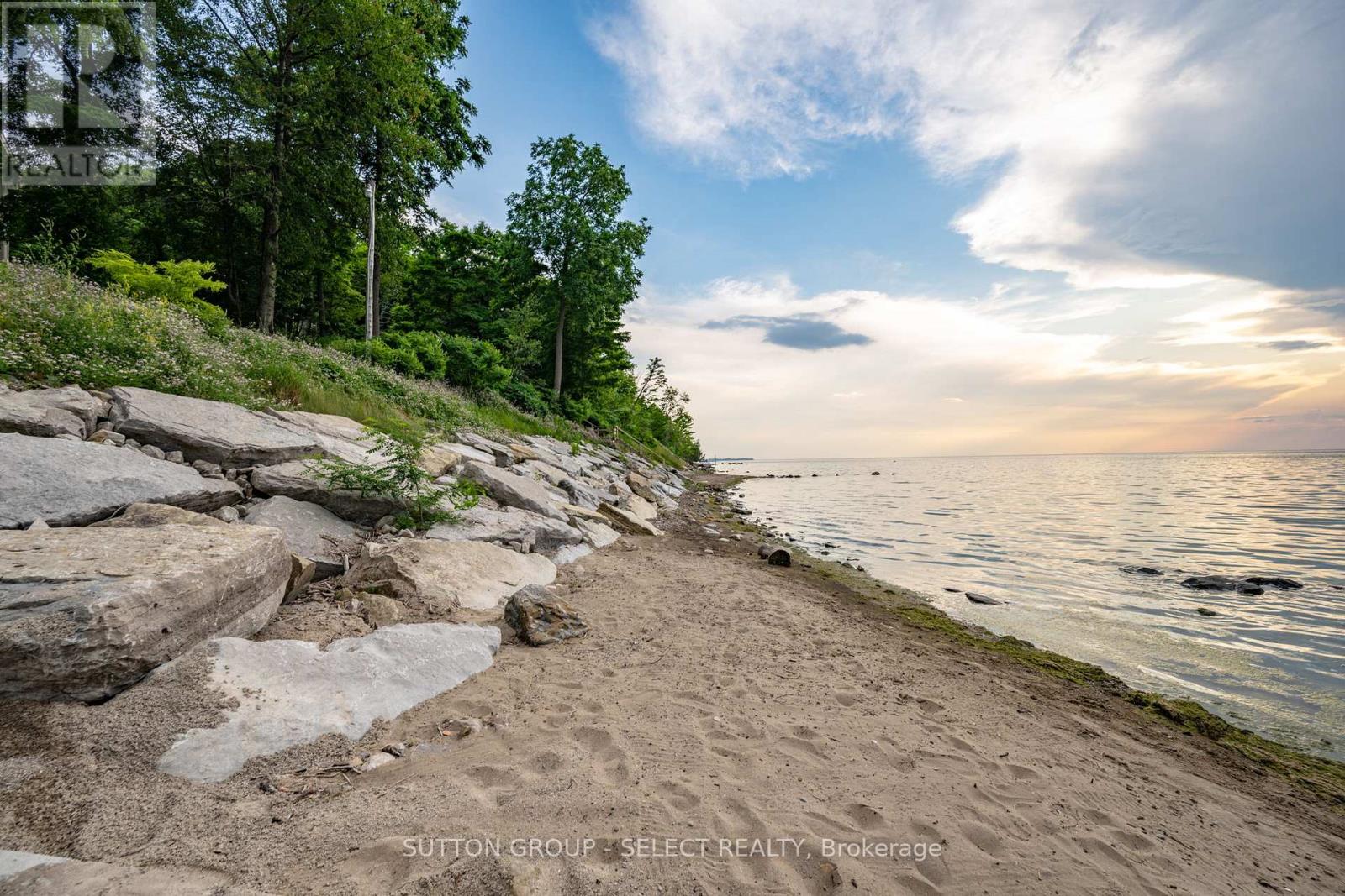 5284 Cliff Road, Lambton Shores (Forest), Ontario  N0N 1J7 - Photo 37 - X12264080