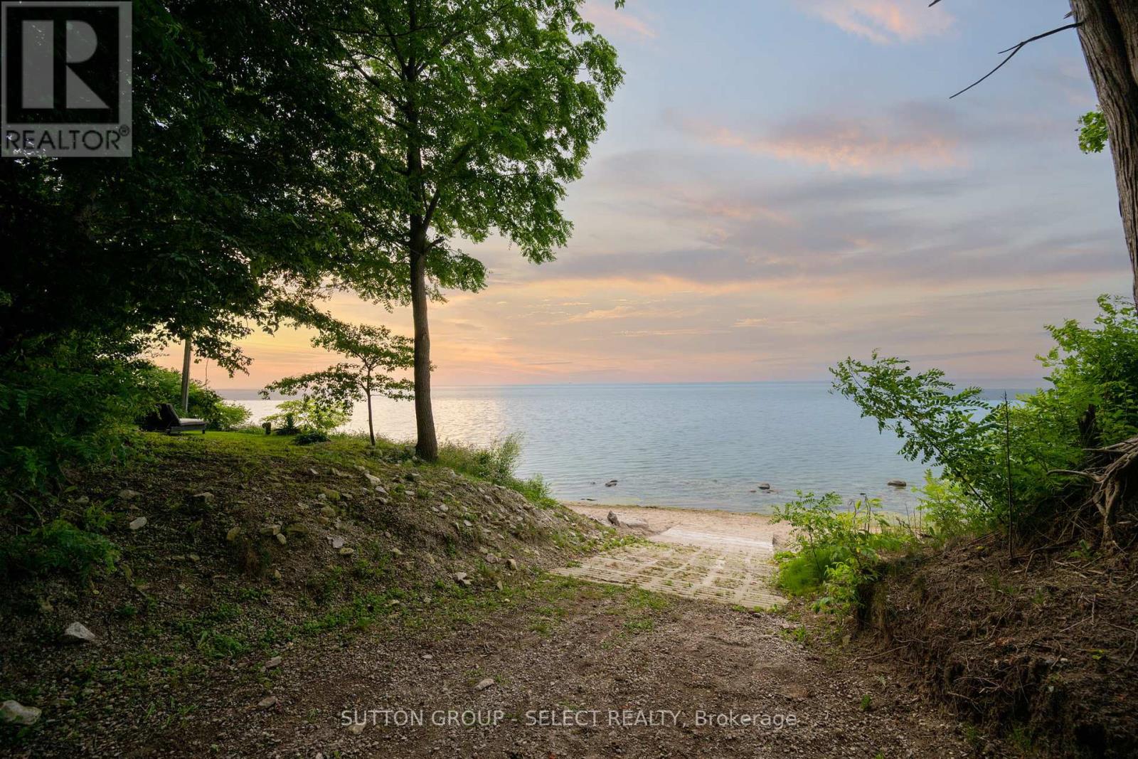 5284 Cliff Road, Lambton Shores (Forest), Ontario  N0N 1J7 - Photo 38 - X12264080