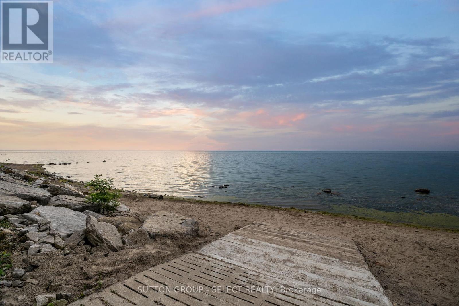5284 Cliff Road, Lambton Shores (Forest), Ontario  N0N 1J7 - Photo 39 - X12264080