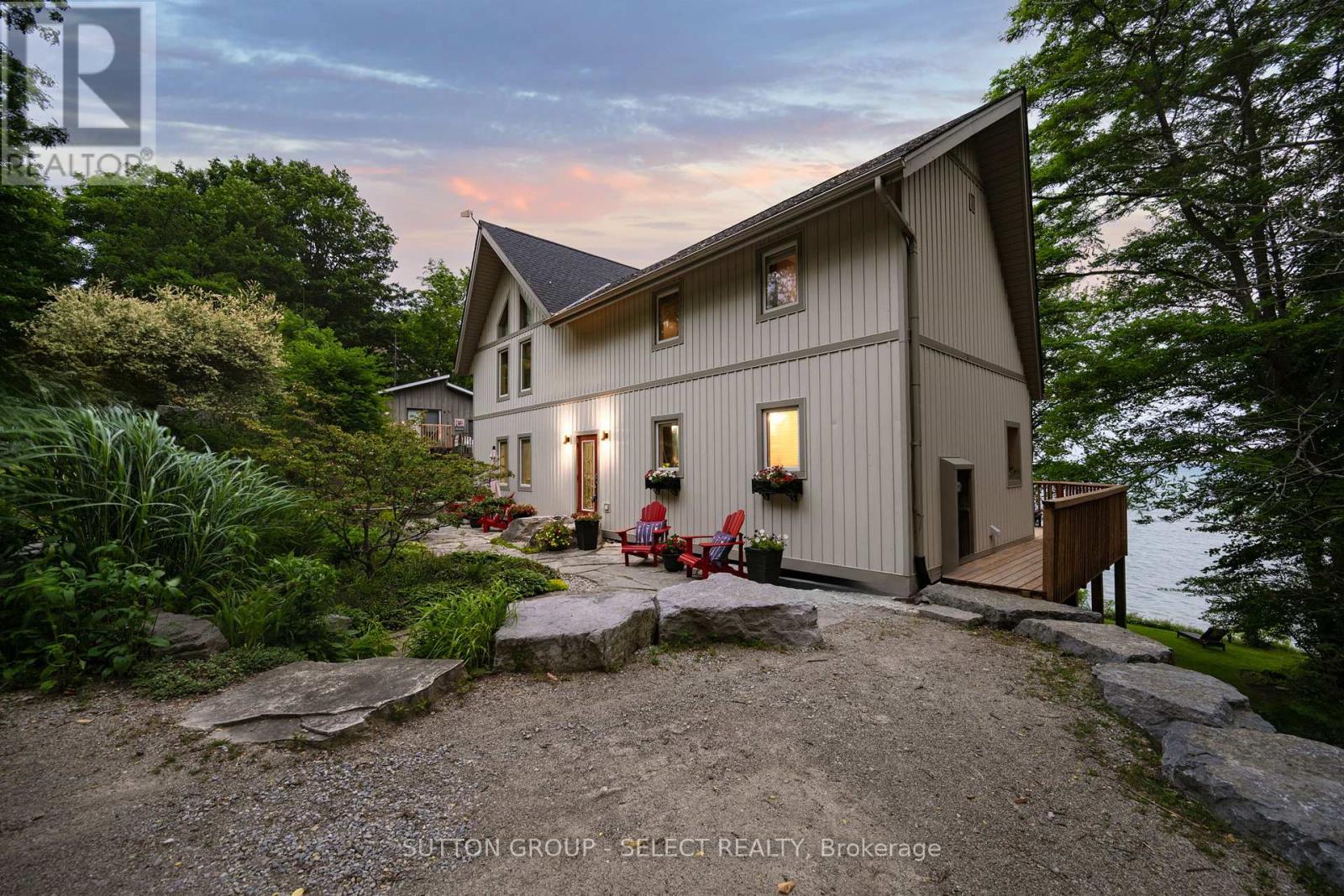 5284 Cliff Road, Lambton Shores (Forest), Ontario  N0N 1J7 - Photo 4 - X12264080