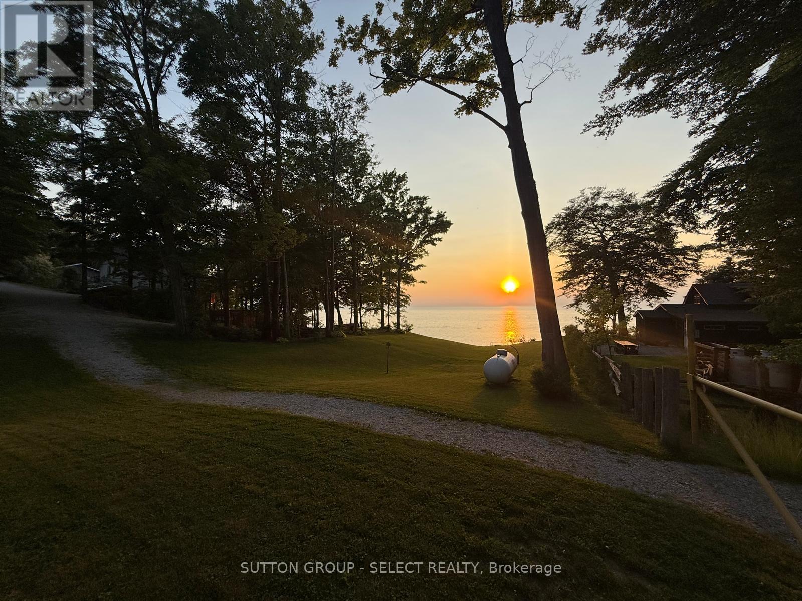 5284 Cliff Road, Lambton Shores (Forest), Ontario  N0N 1J7 - Photo 47 - X12264080