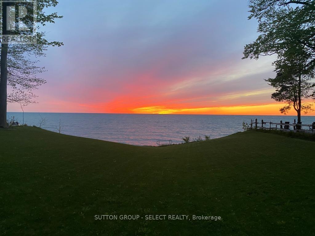 5284 Cliff Road, Lambton Shores (Forest), Ontario  N0N 1J7 - Photo 49 - X12264080