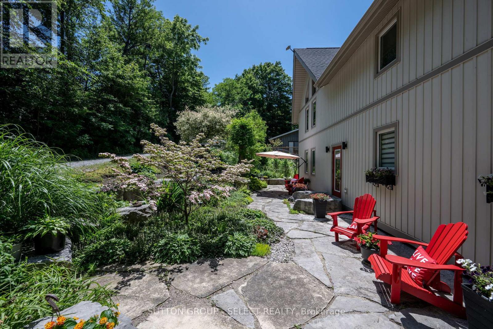 5284 Cliff Road, Lambton Shores (Forest), Ontario  N0N 1J7 - Photo 5 - X12264080