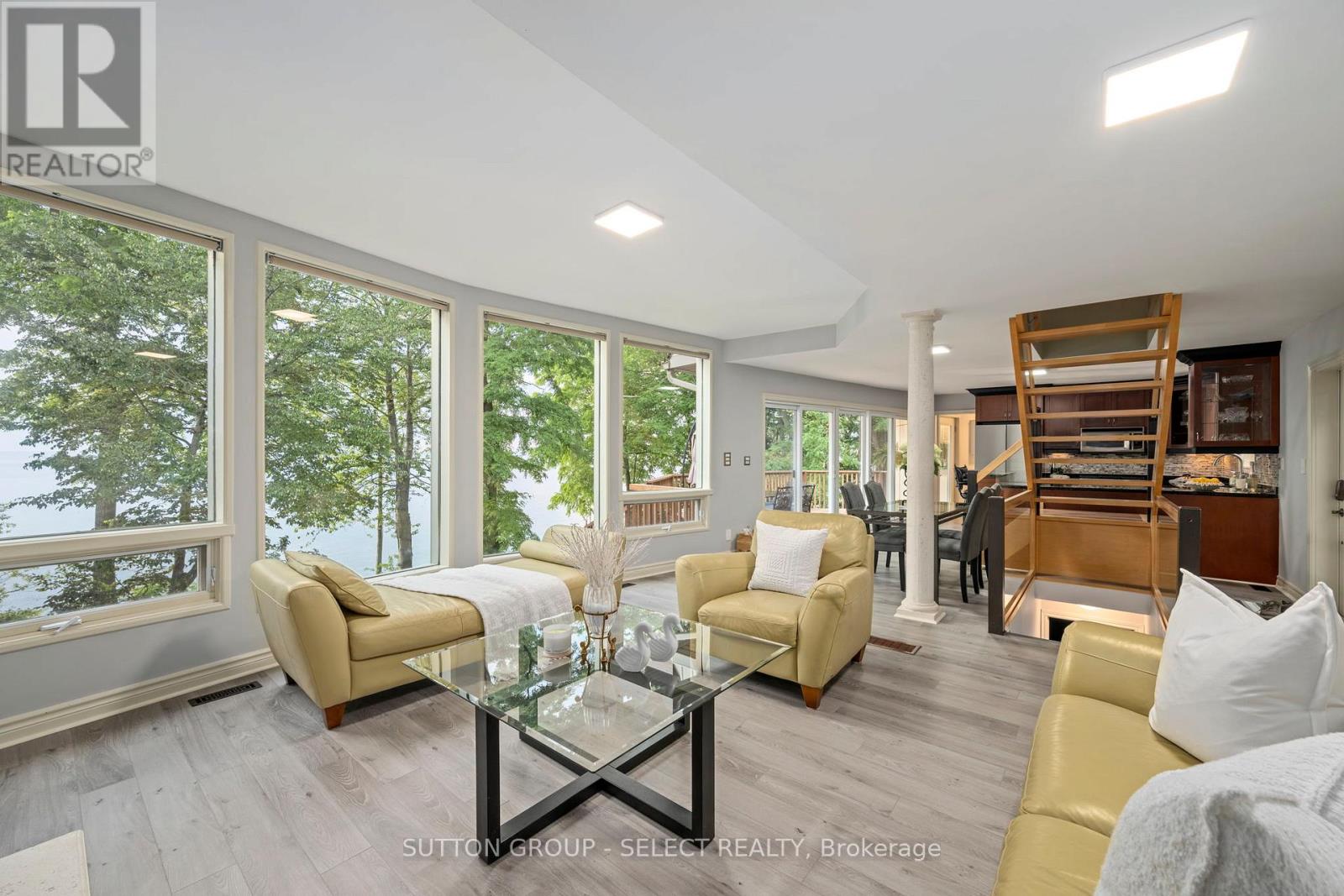5284 Cliff Road, Lambton Shores (Forest), Ontario  N0N 1J7 - Photo 6 - X12264080